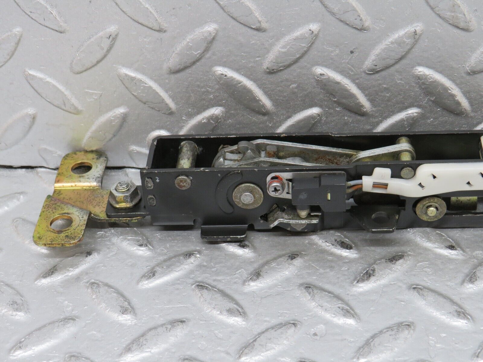 37820 Mercedes-Benz A124 320E Cabriolet Soft Top Cover Lock 1247700426 1298210951 1298001672