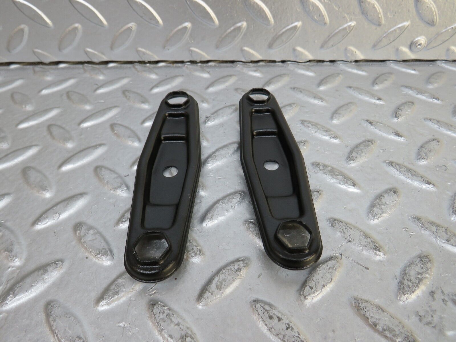 29443 Mercedes-Benz W124 230E Fuel Injector Bracket