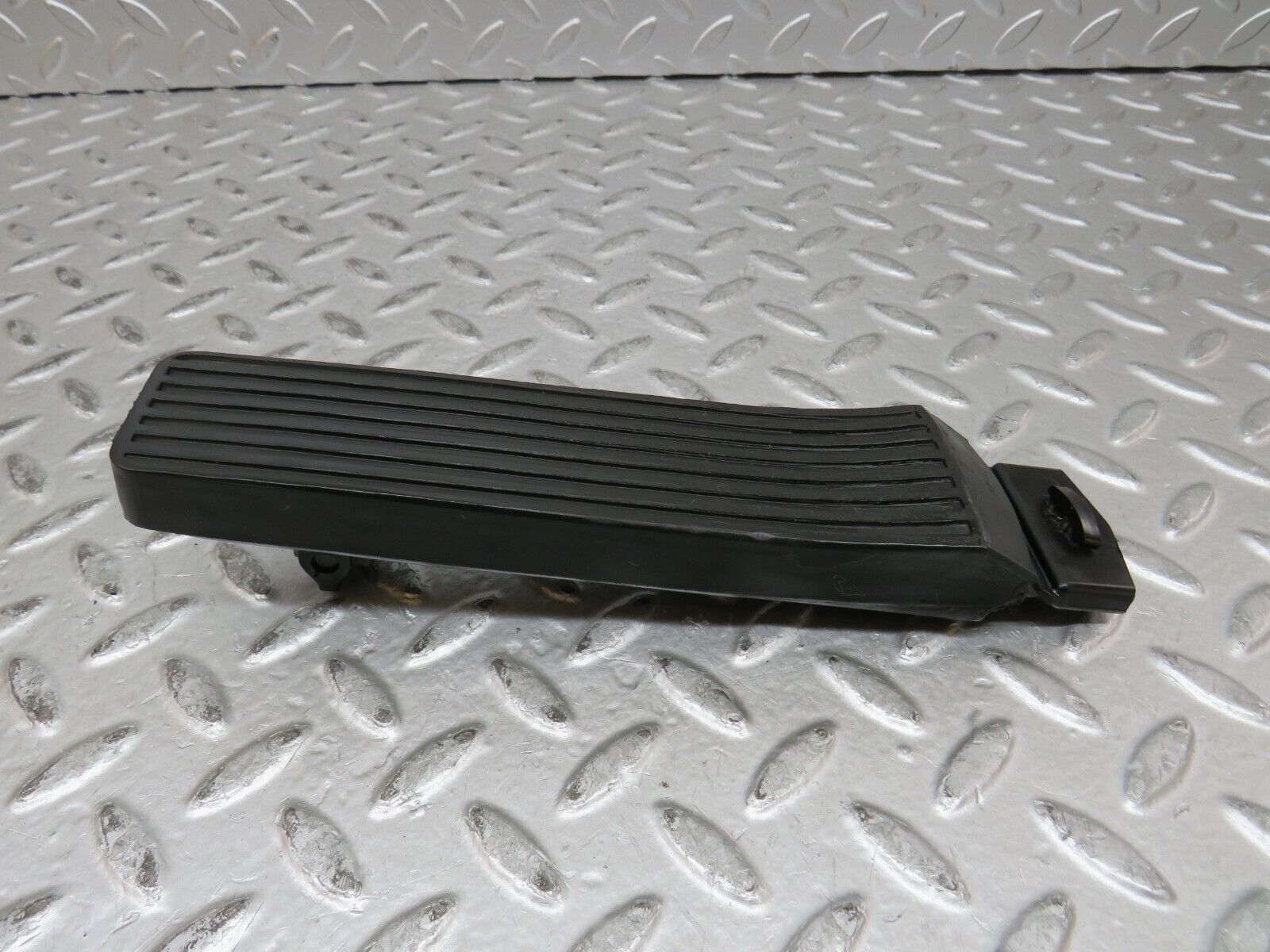 28581 Mercedes-Benz W123 230E Accelerator Pedal With Rubber 1238010082