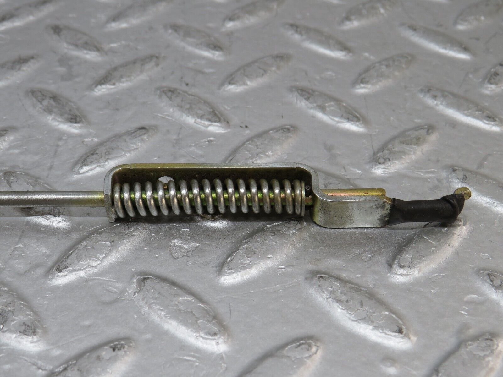 37295 Mercedes-Benz W109 300SEL Door Lock Control Bar