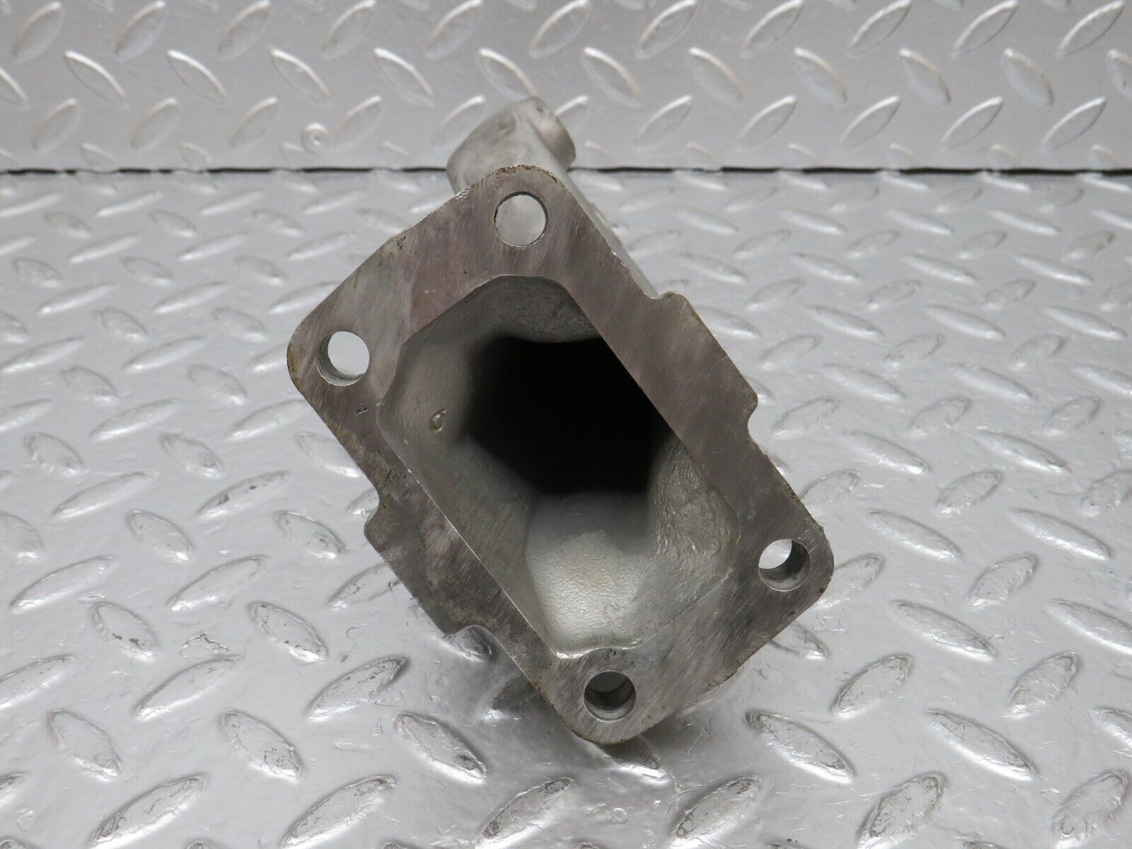 31045 Mercedes-Benz W123 200D Engine Mount Bracket Right Side 6152231404