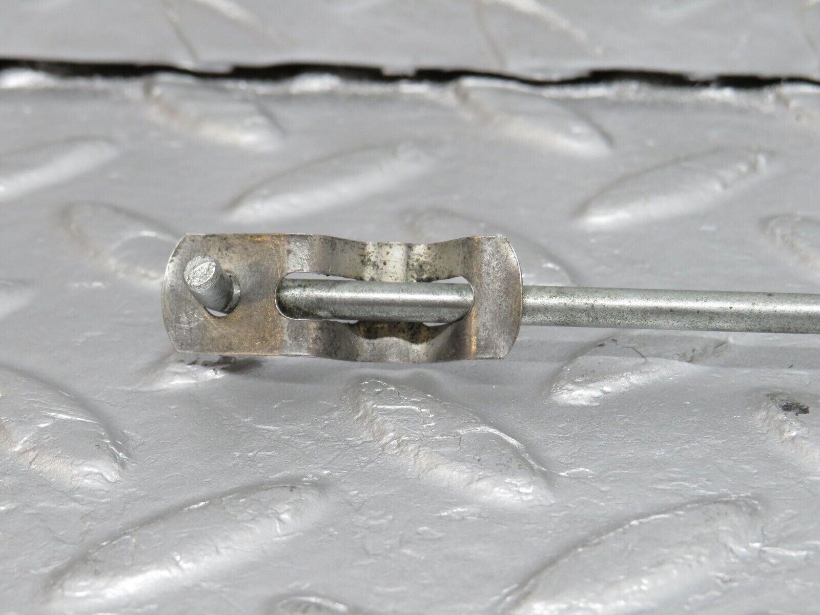 40456 Mercedes-Benz W110 230 Front Door Lock Control Bar