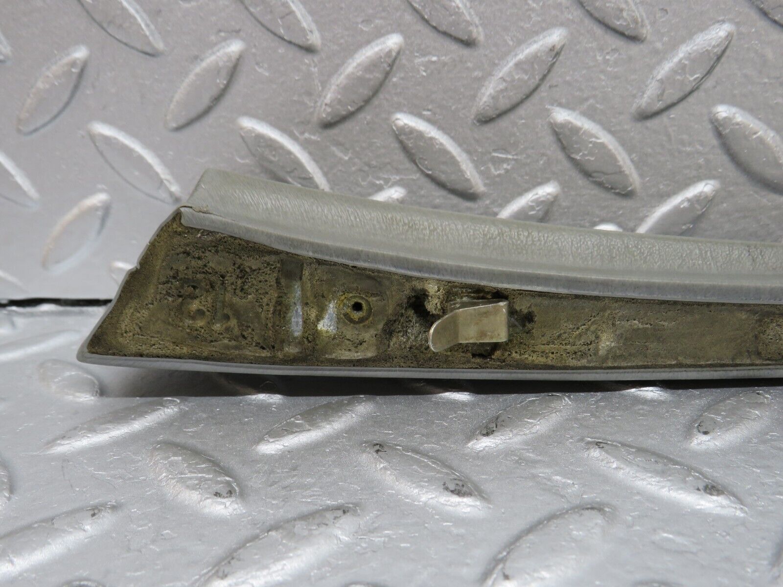 35971 Mercedes-Benz W126 420SE Front Right Door Panel Cover Grey