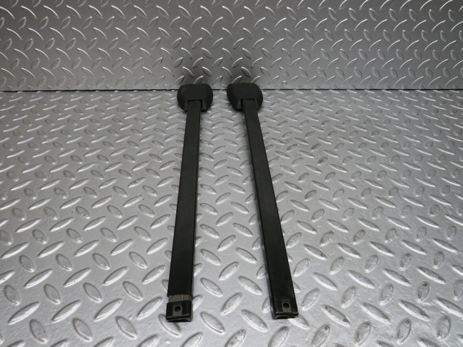 29401 Mercedes-Benz W124 230E Seat Belt Runner Pair 2019190920