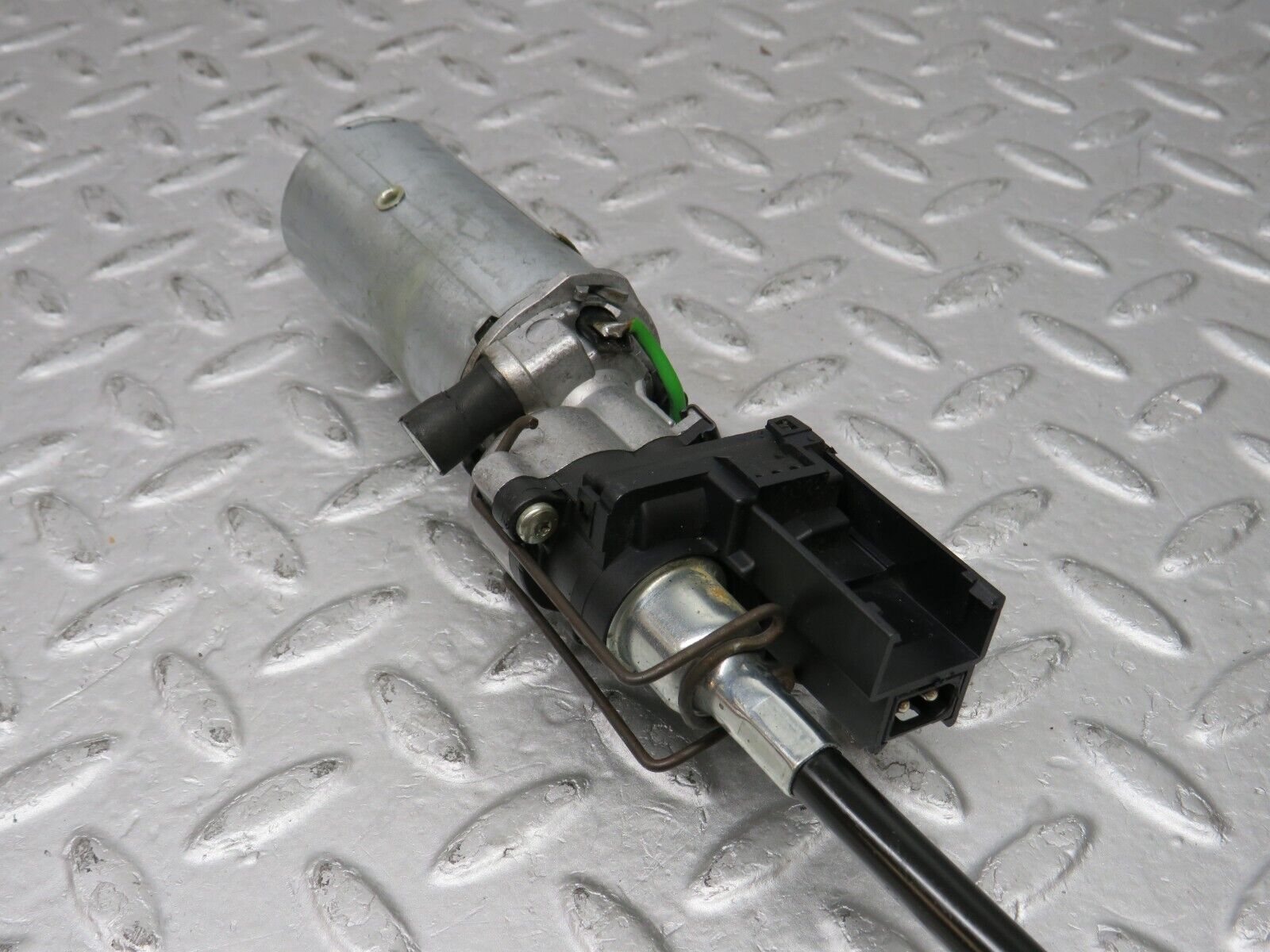 36820 Mercedes-Benz R129 300SL-24 Front Right Seat Adjustment Motor Bosch 1298200742 0390206653