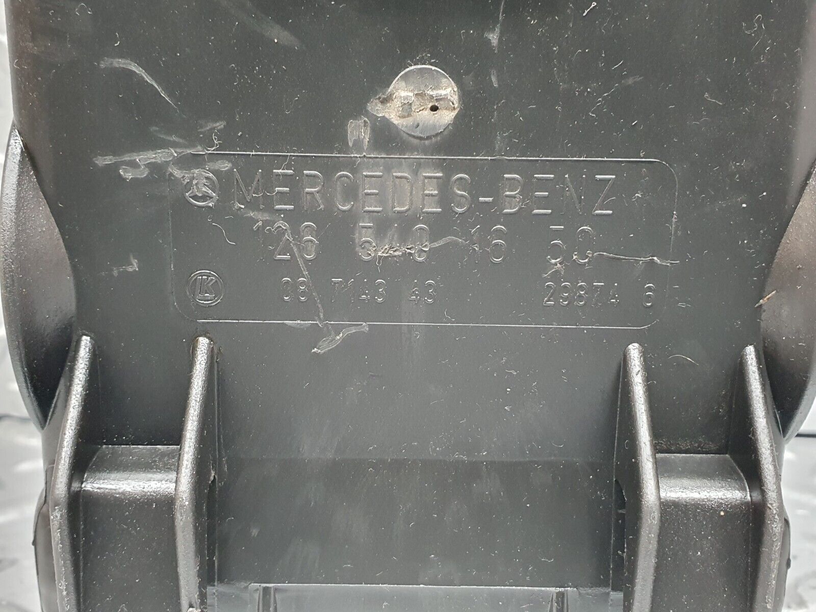 41220 Mercedes-Benz W126 300SE Fuse Box Housing 1265401650 1265400182 1265452100