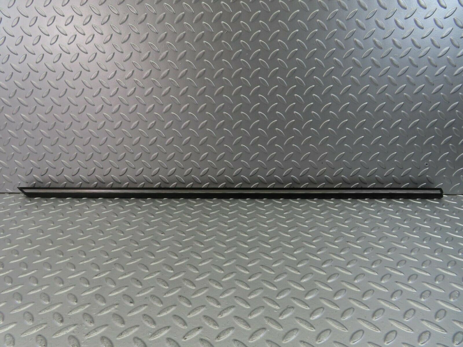 10292 Mercedes-Benz W116 Front Left Door Centre Moulding Trim