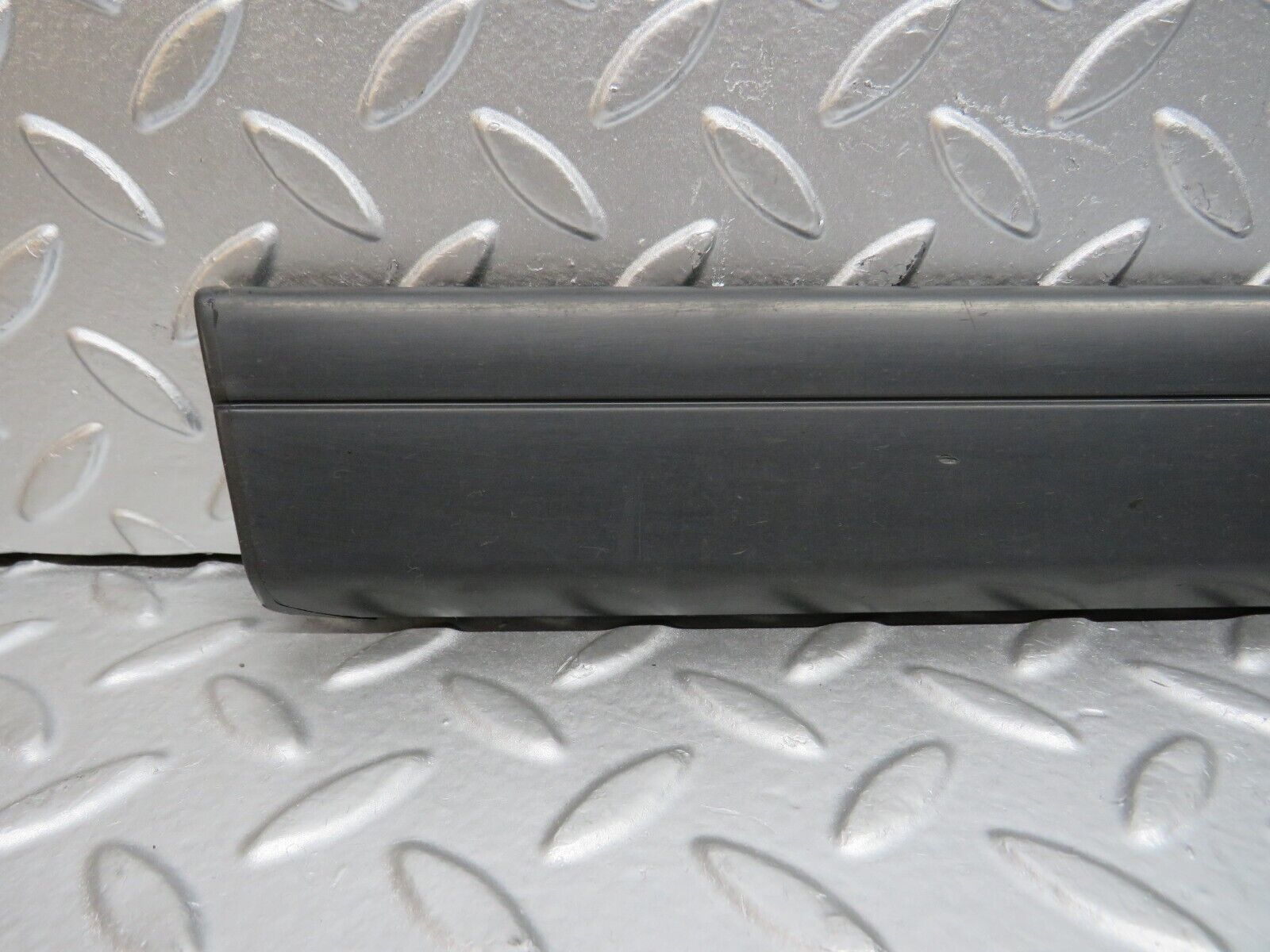 32306 Mercedes-Benz S124 300TE Wagon Rear Left Door Centre Moulding Trim