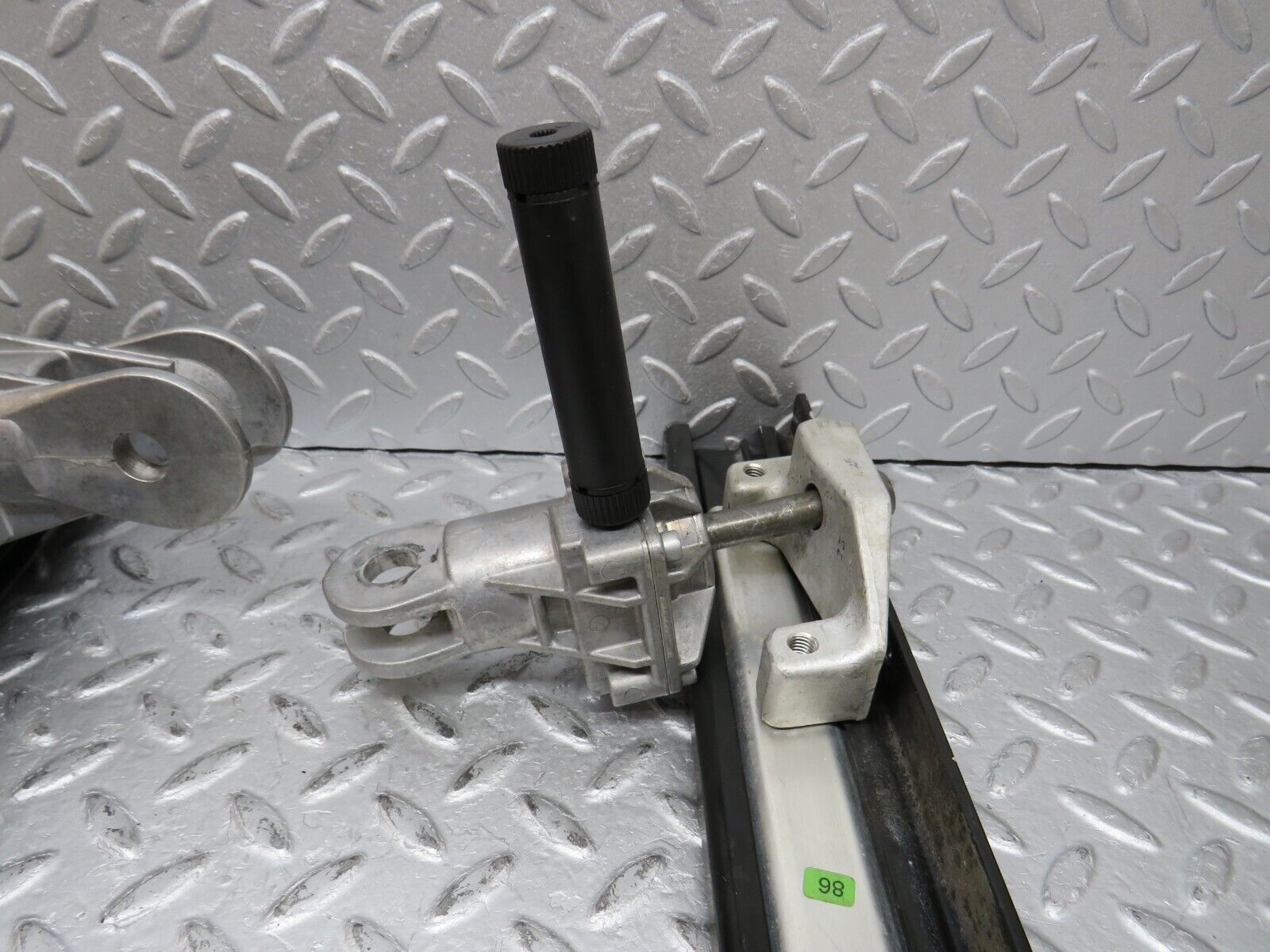 36844 Mercedes-Benz R129 300SL-24 Front Left Seat Rail 2x 1298200707 1298202107 1136201030 1136201020