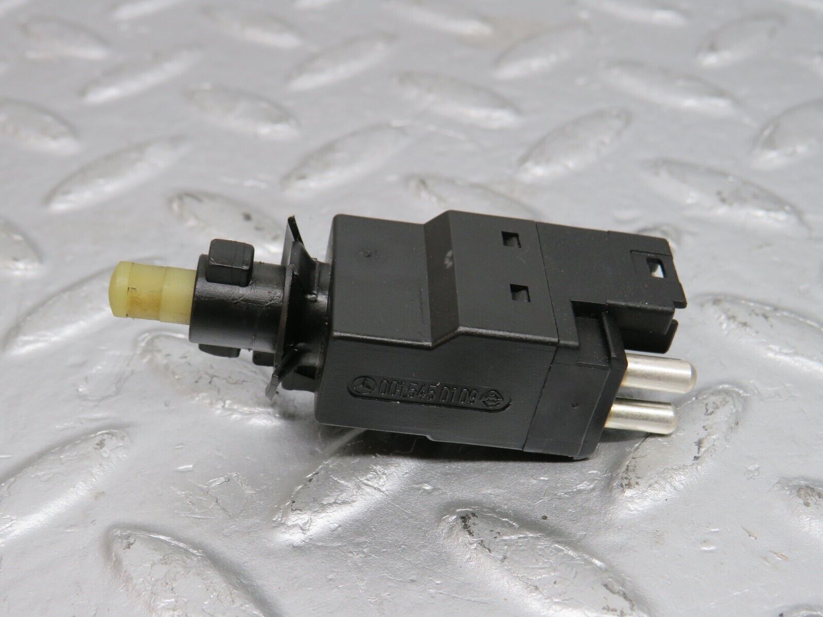 39635 Mercedes-Benz R129 320SL Coupe Brake Light Switch 0015450109