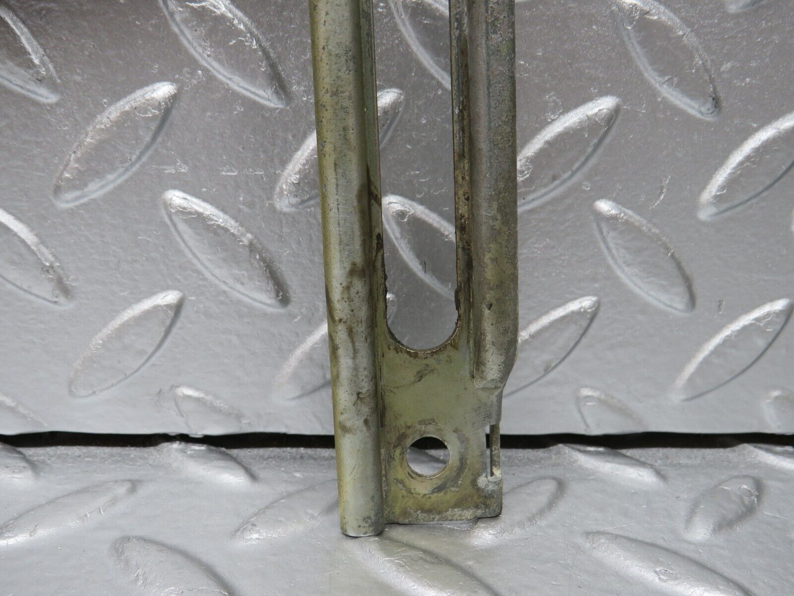 31153 Mercedes-Benz W123 200D Rear Right Manual Window Regulator 1237300246