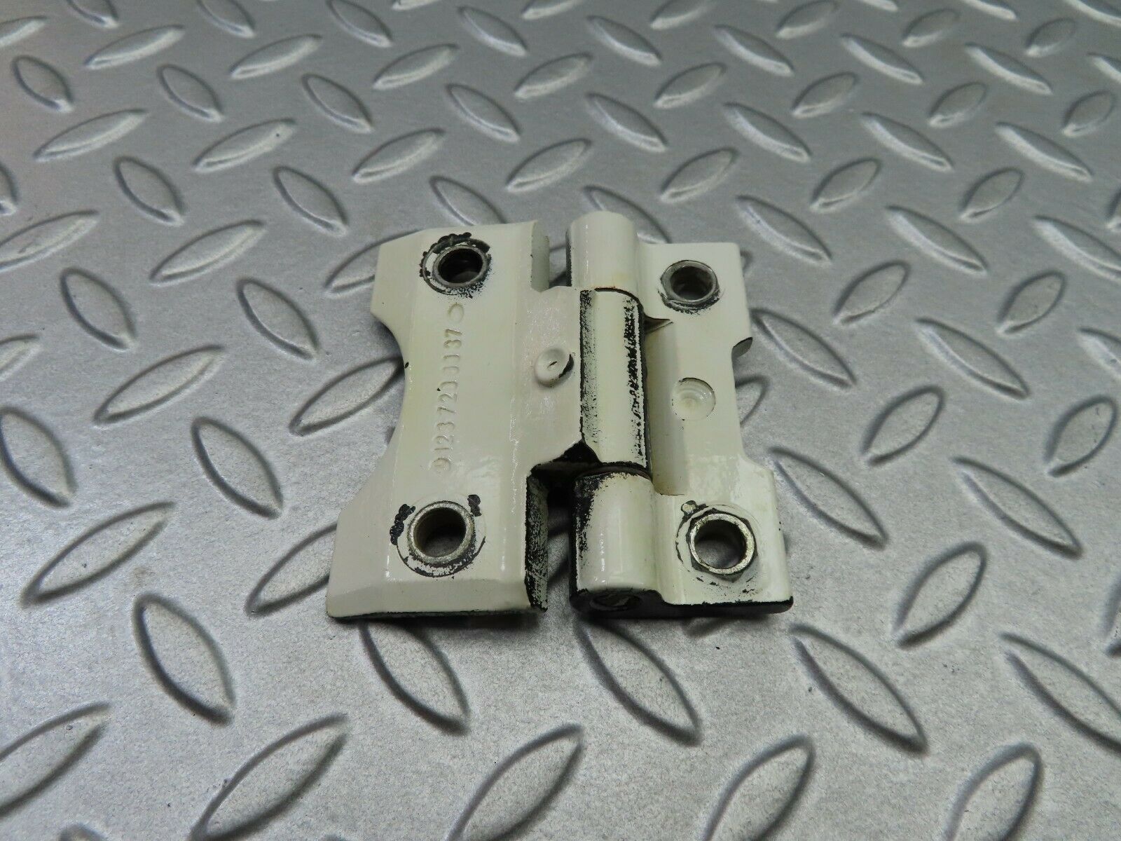 5848 Mercedes-Benz W123 200 Door Hinge 1237200037