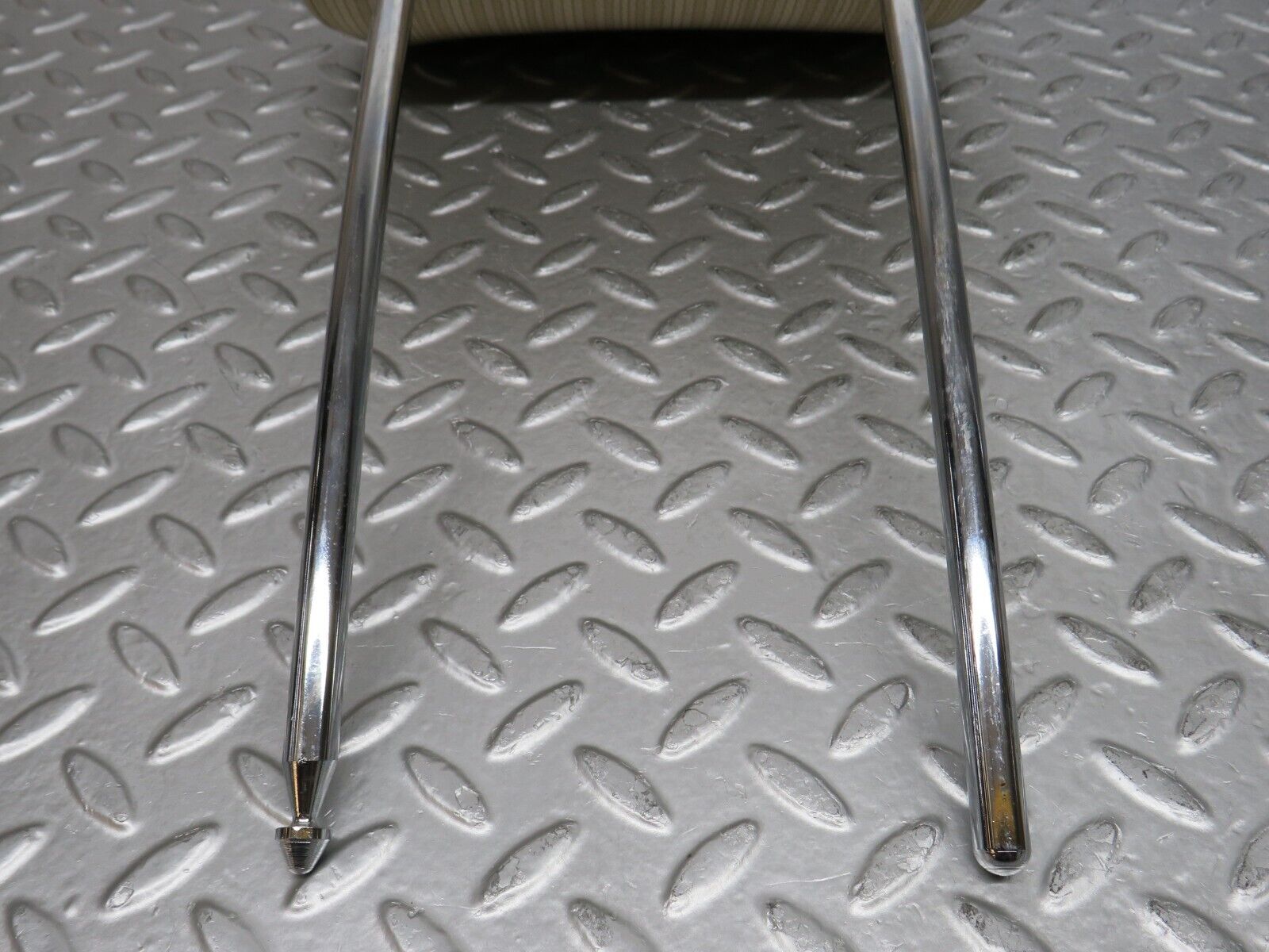 29384 Mercedes-Benz W124 230E Front Right Seat Headrest