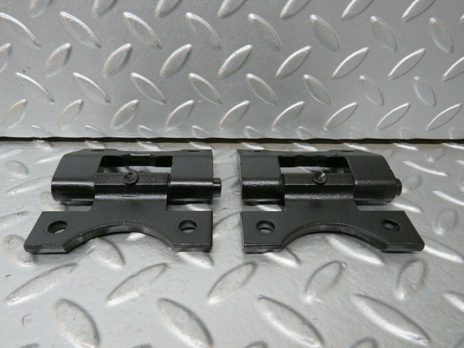 23889 Mercedes-Benz C107 450SLC Coupe Door Hinge Right Pair