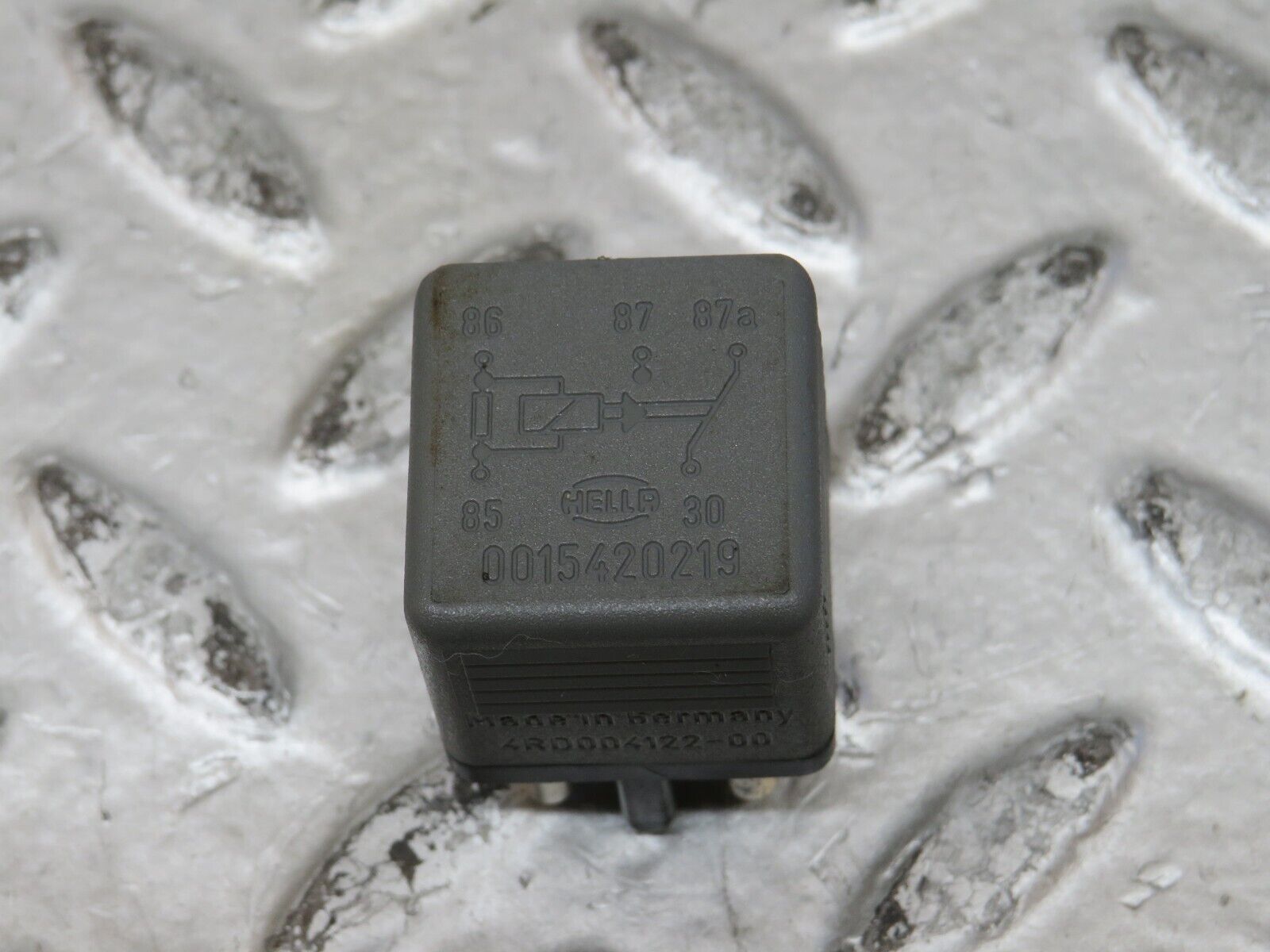 27866 Mercedes-Benz W123 280E Multi Purpose Relay 0015420219