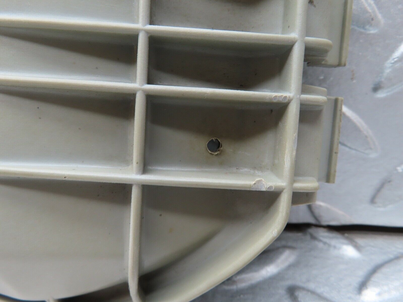 18108 Mercedes-Benz W123 200 Headlight Cover