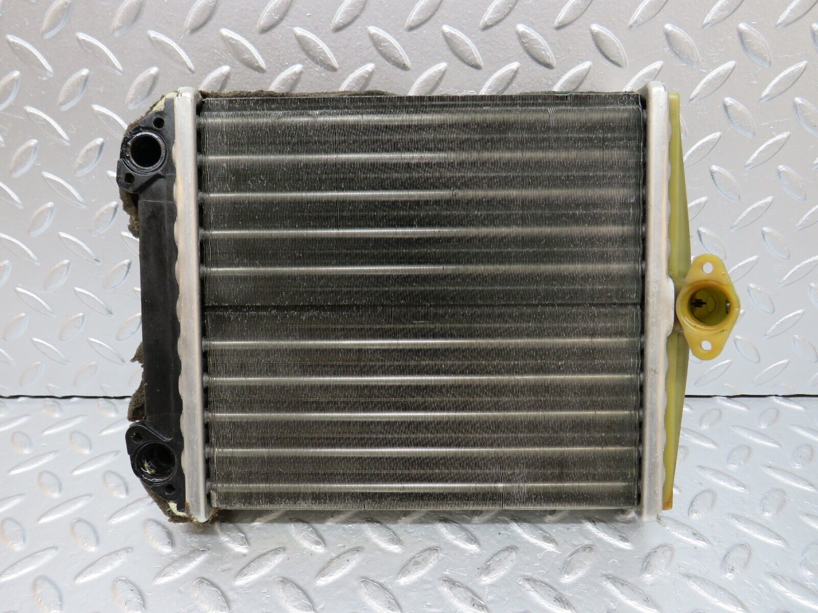 31434 Mercedes-Benz S124 220TE Wagon Heater Radiator Behr 90.565.00.047