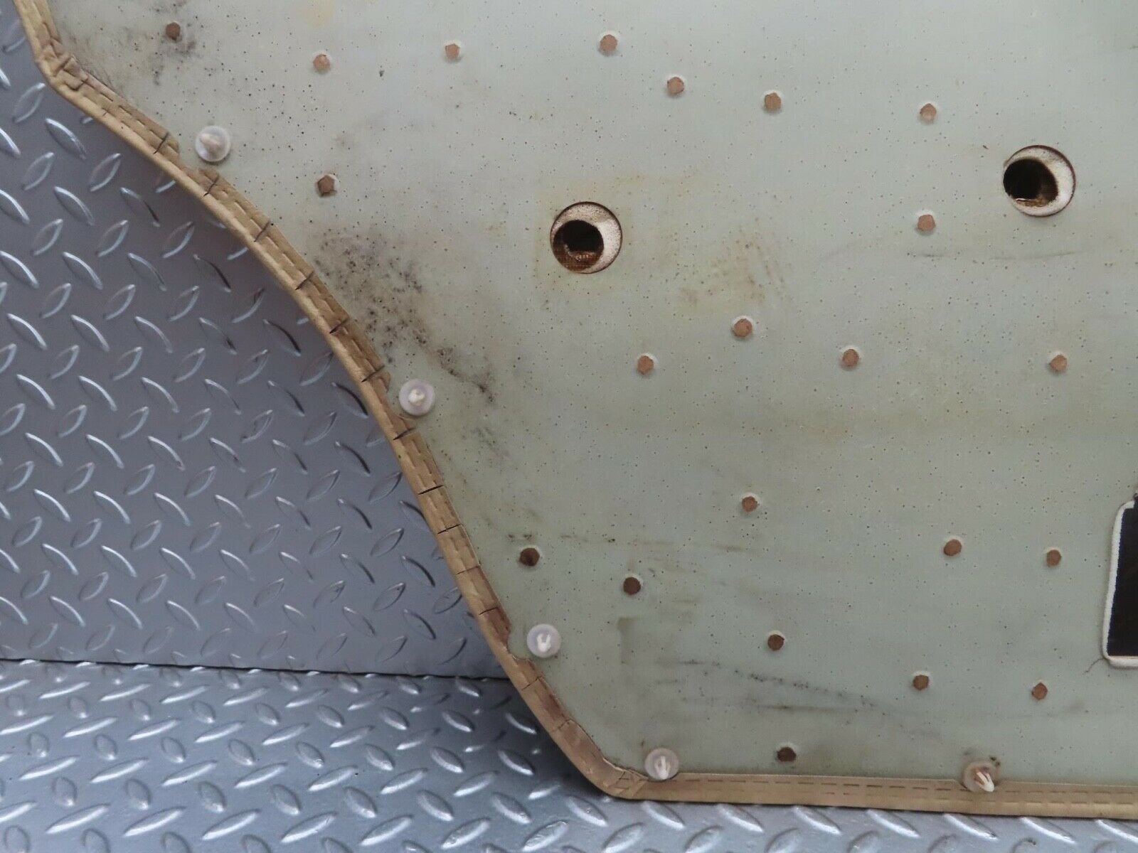 13511 Mercedes-Benz W123 200 Rear Right Door Card Cream