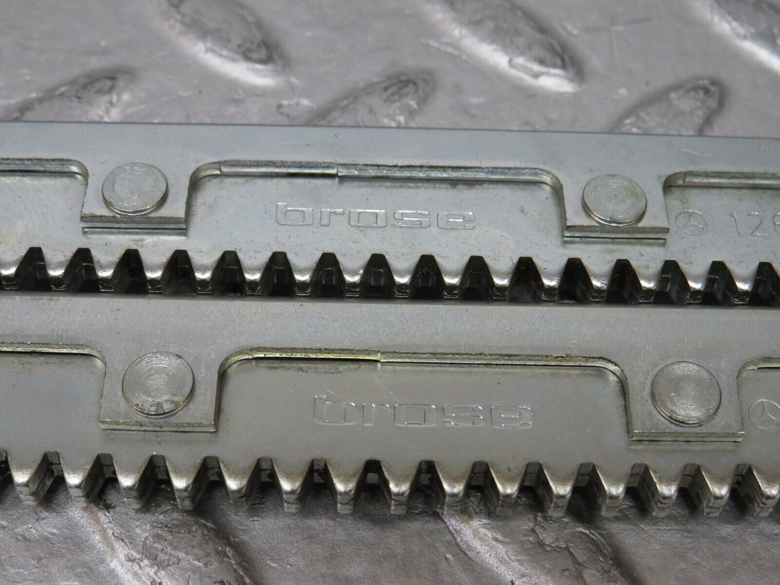 37084 Mercedes-Benz C126 420SEC Coupe Electric Seat Rail Pair 1269100184