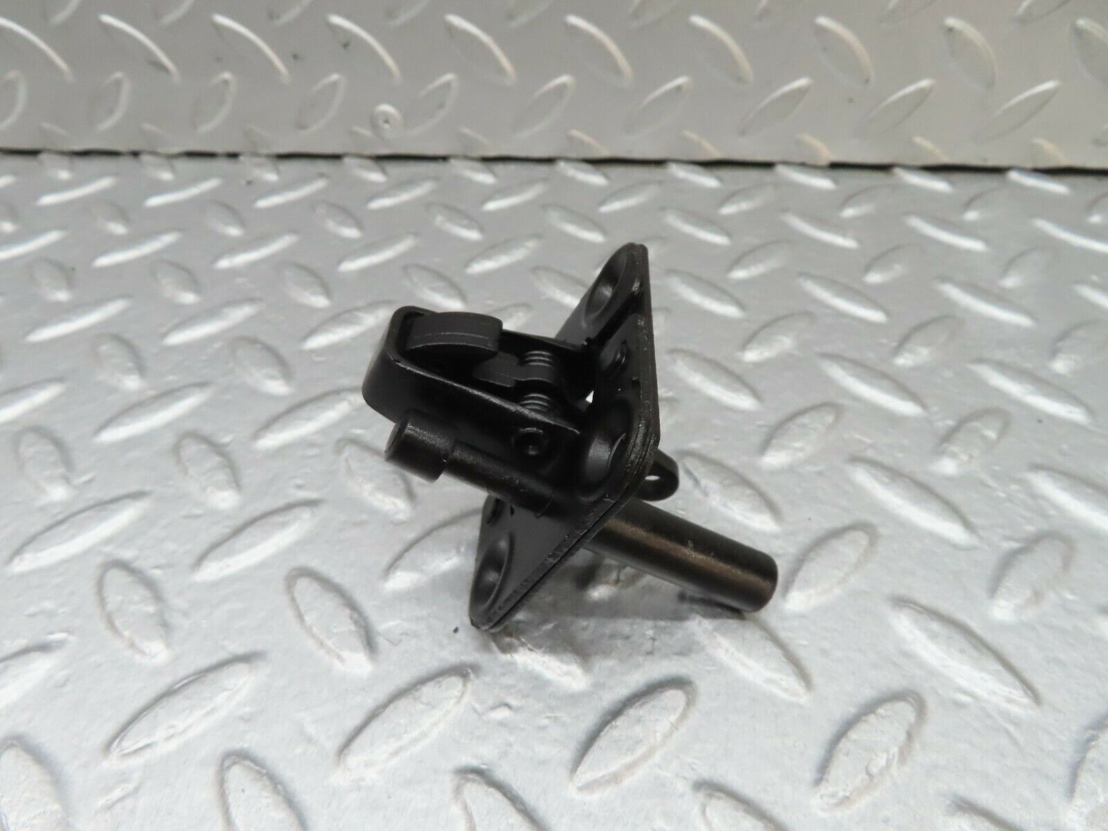 17990 Mercedes-Benz W123 200 Bonnet Lock Catch