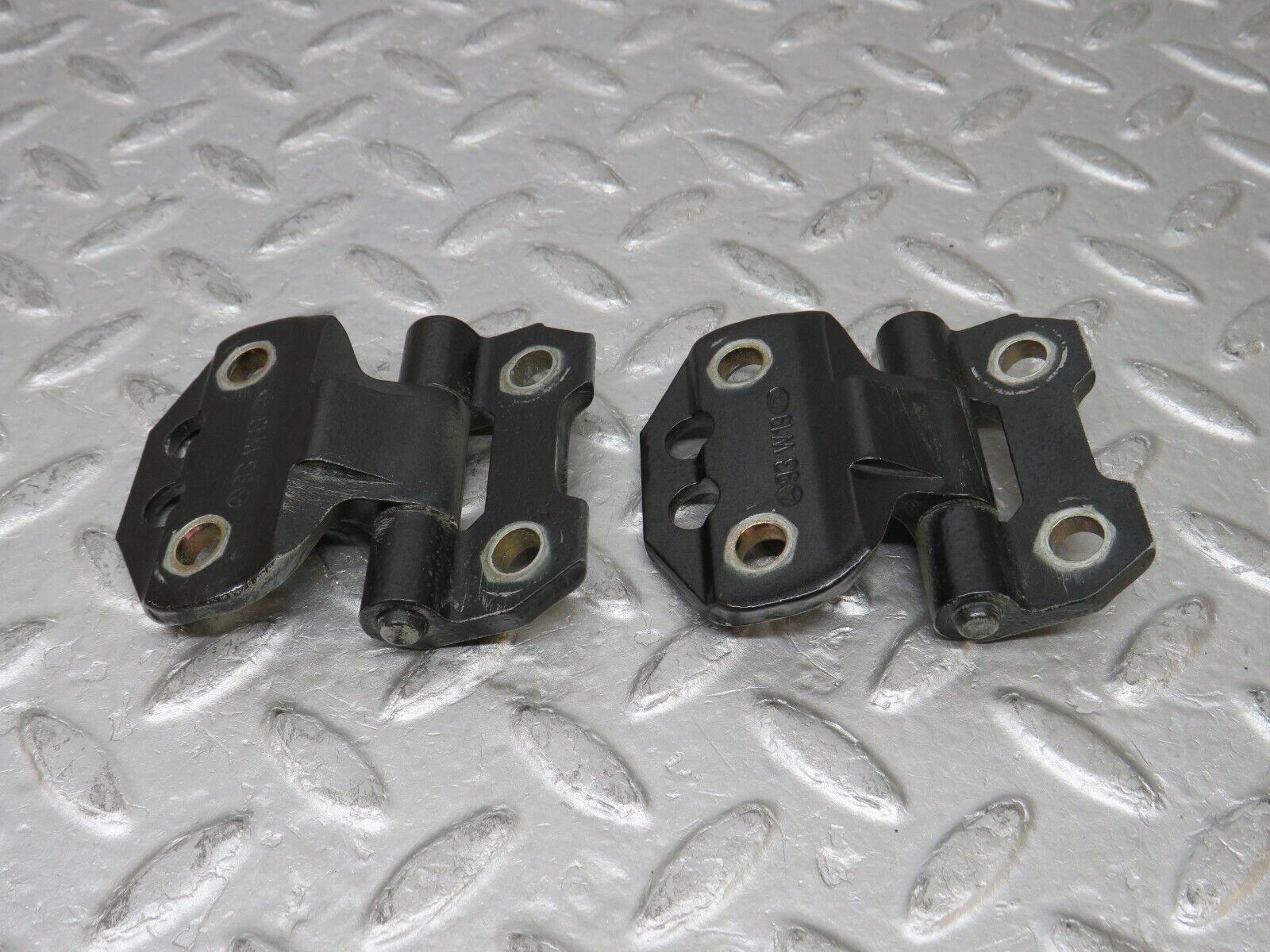 37737 Mercedes-Benz A124 320E Cabriolet Door Hinge Right Side