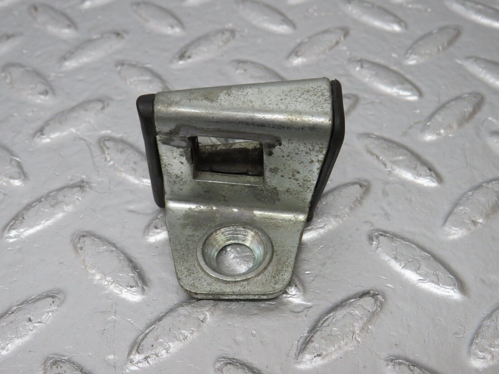 34133 Mercedes-Benz W124 260E Door Lock Latch