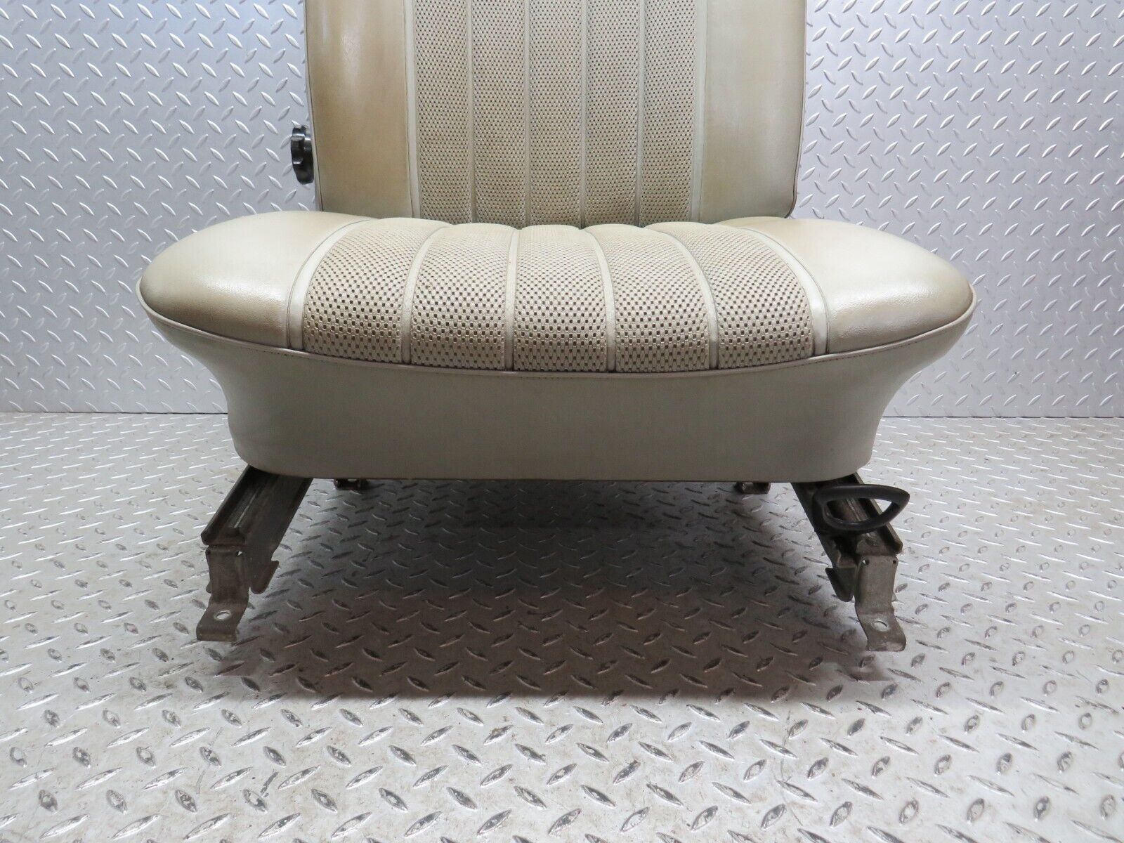 40511 Mercedes-Benz W110 230 Front Left Seat Leather Beige