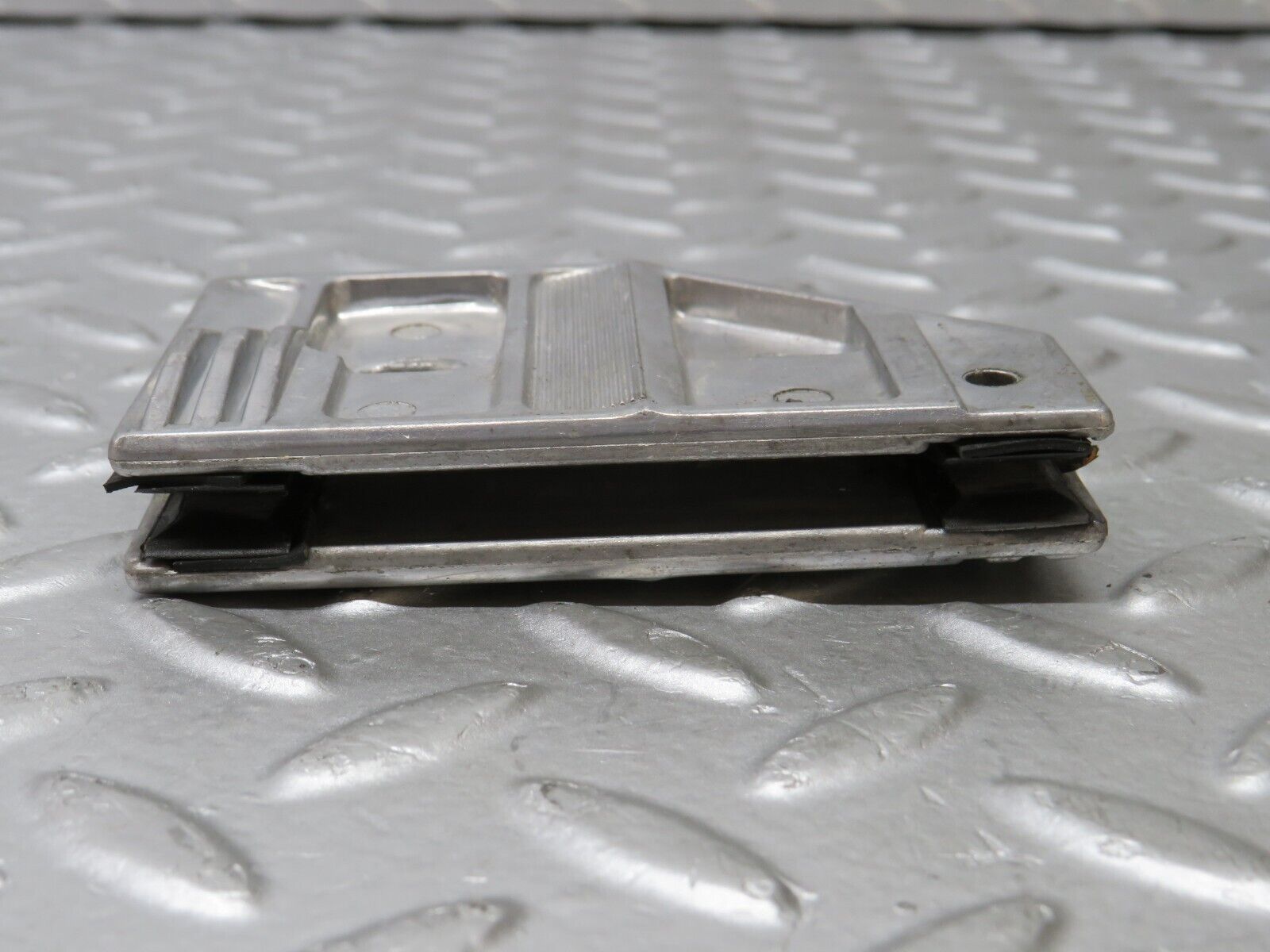 36886 Mercedes-Benz C126 420SEC Coupe Door Window Guide Bracket 1267250632