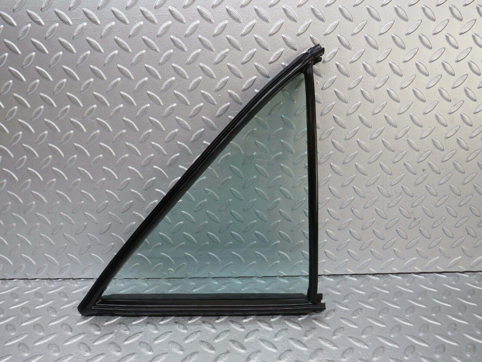 36062 Mercedes-Benz W126 420SE Rear Right Quarter Window 1267350224