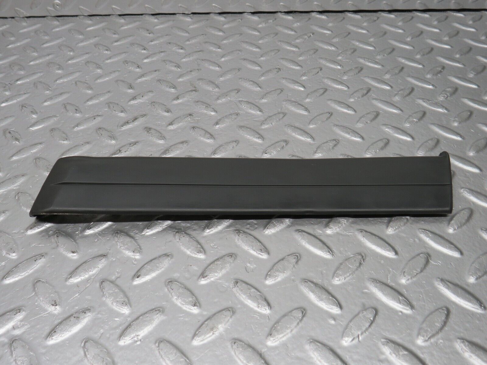 33781 Mercedes-Benz W201 190E 2.0L Front Right Fender Wing Lower Moulding Trim