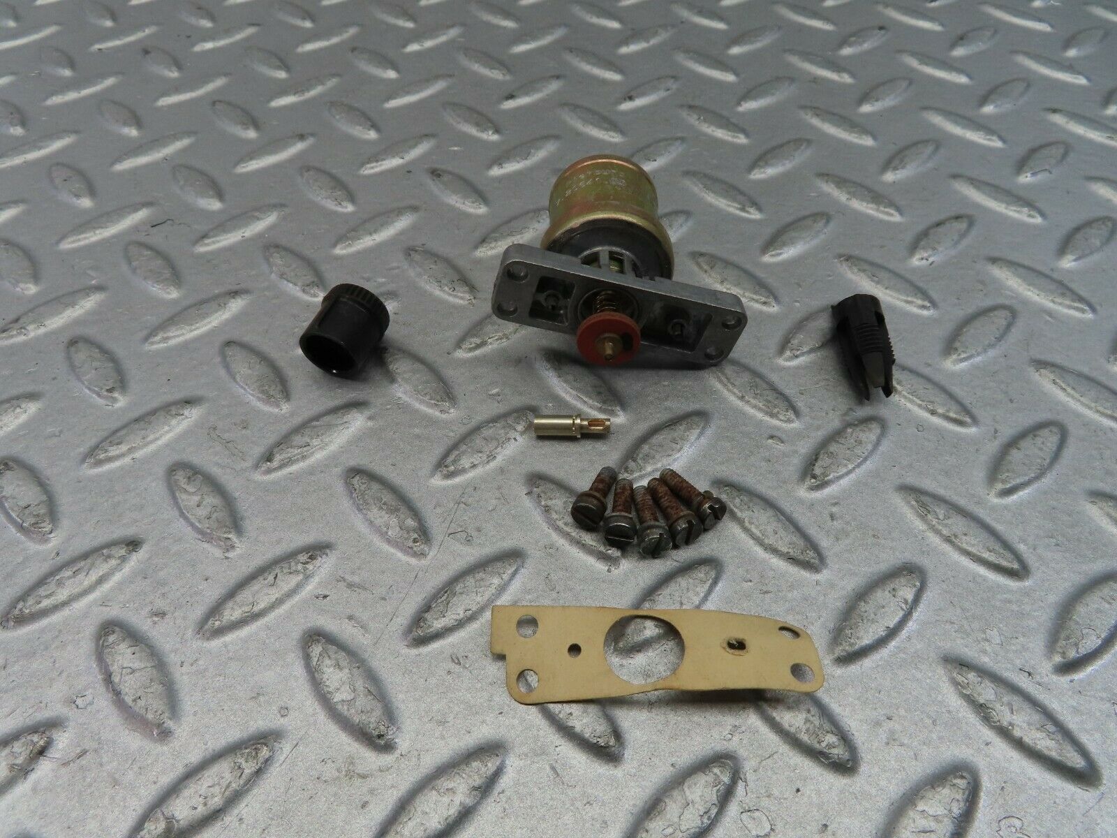 9216 Mercedes-Benz W114 Carburettor Float Chamber Ventilation Valve