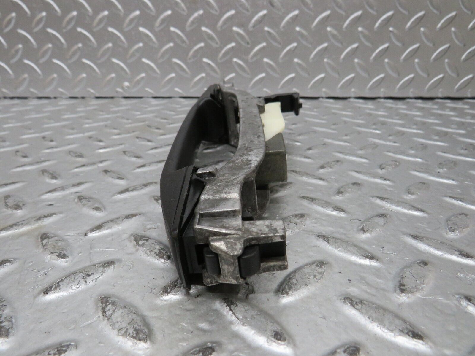 27812 Mercedes-Benz S124 300TE Rear Right Exterior Door Handle No Key