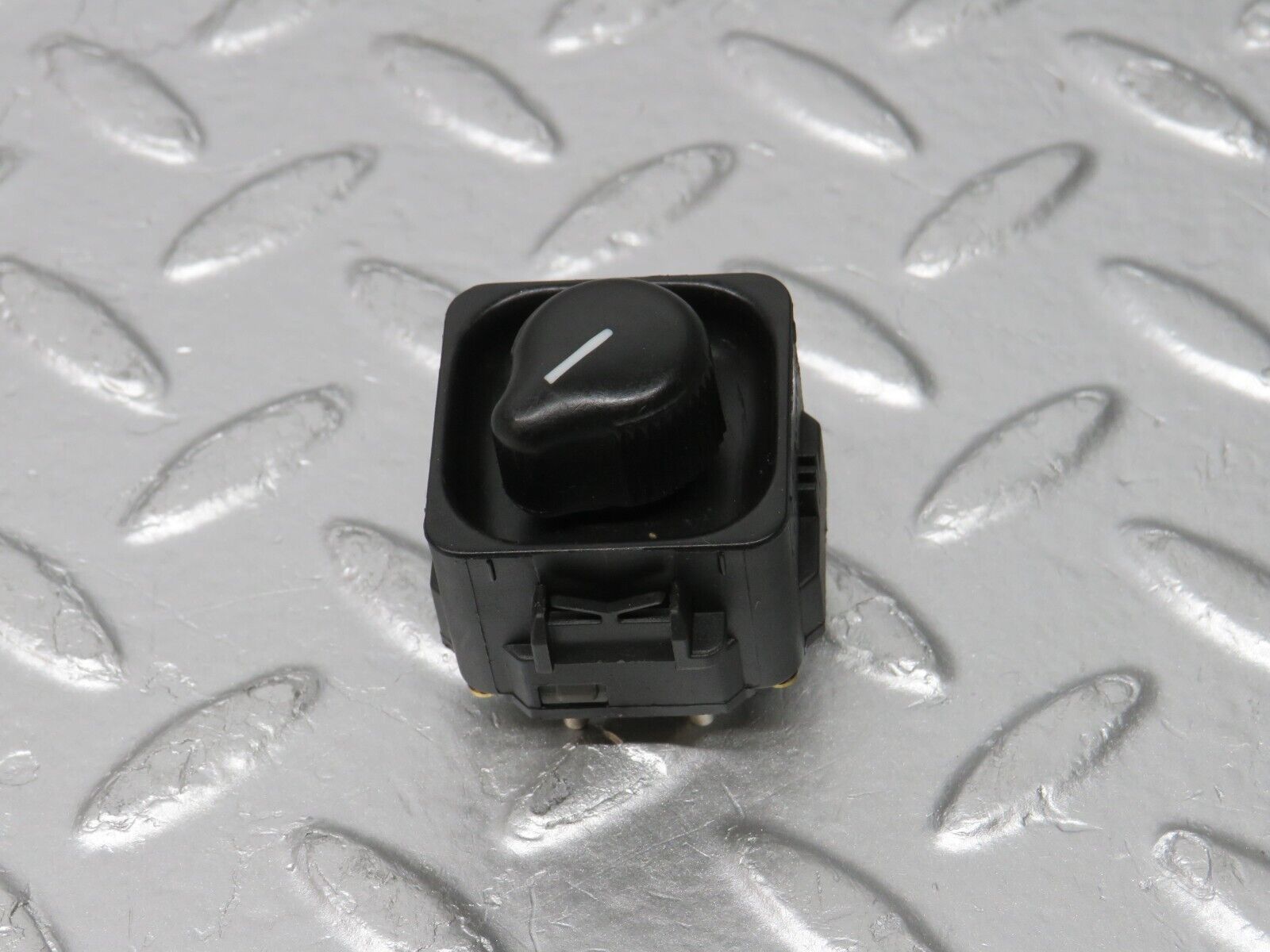 31326 Mercedes-Benz S124 220TE Wagon Electric Mirror Adjust Switch 1298200610