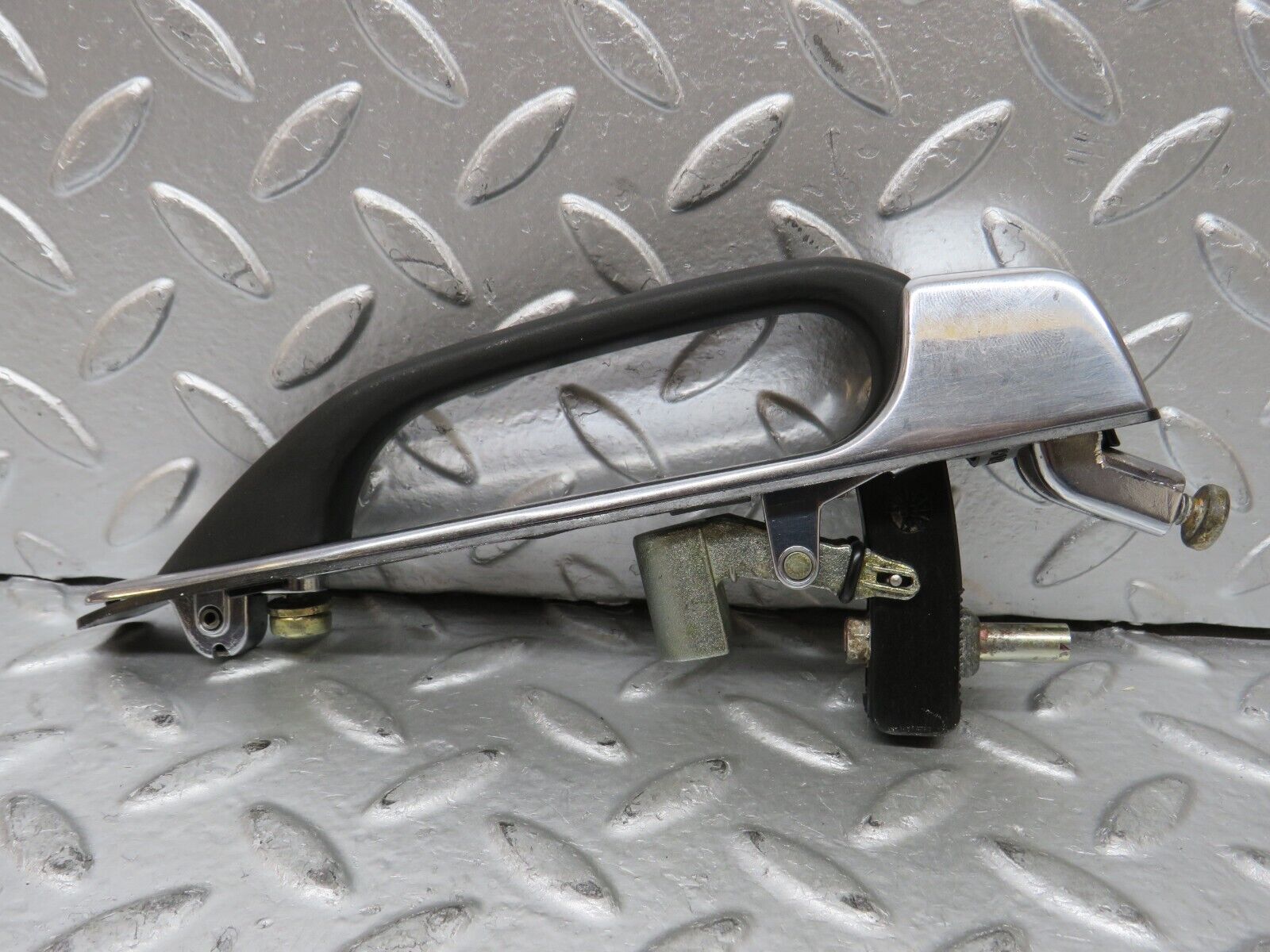 26987 Mercedes-Benz W123 240D Rear Right Exterior Door Handle 1237600359