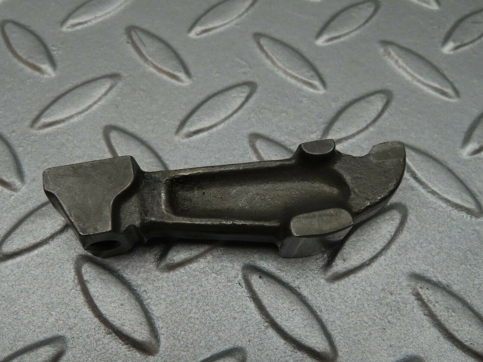 3532 Mercedes-Benz W108 280SE Valve Rocker Arm With Retaining Spring