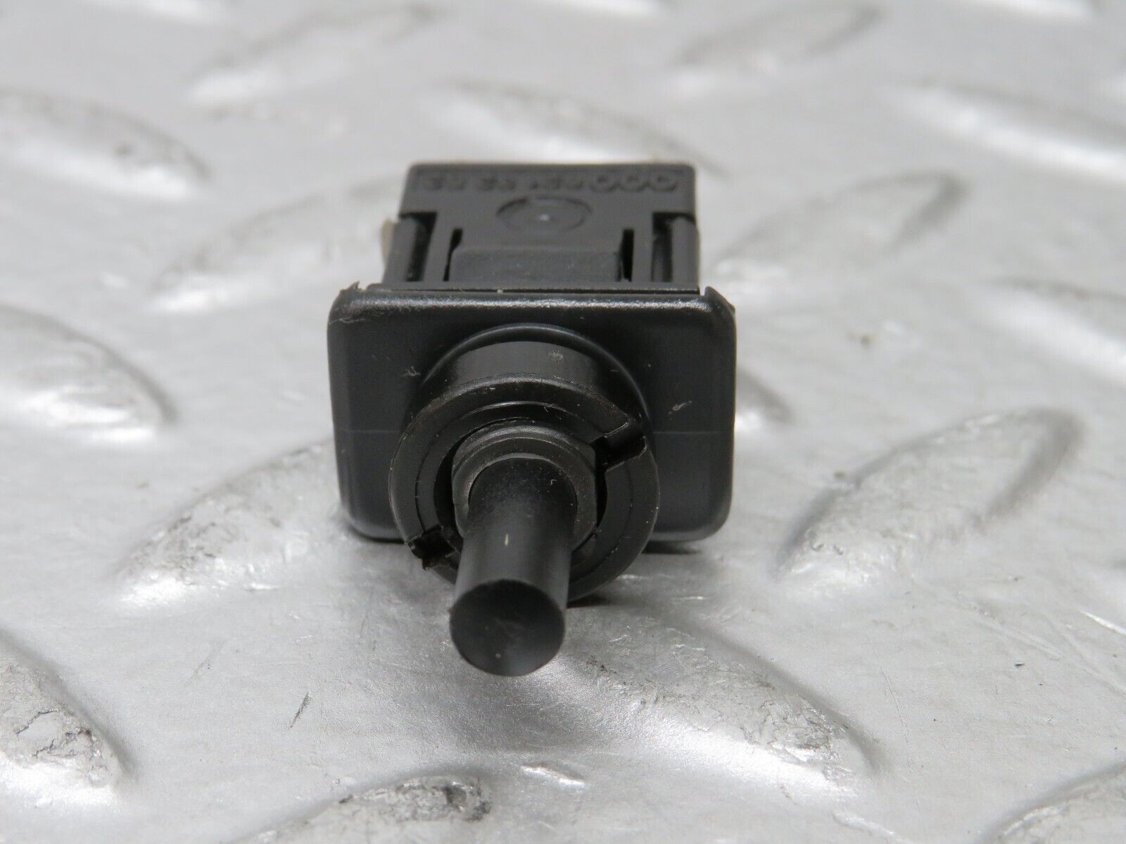 29898 Mercedes-Benz W123 230E Glove Box Light Switch 0008213252