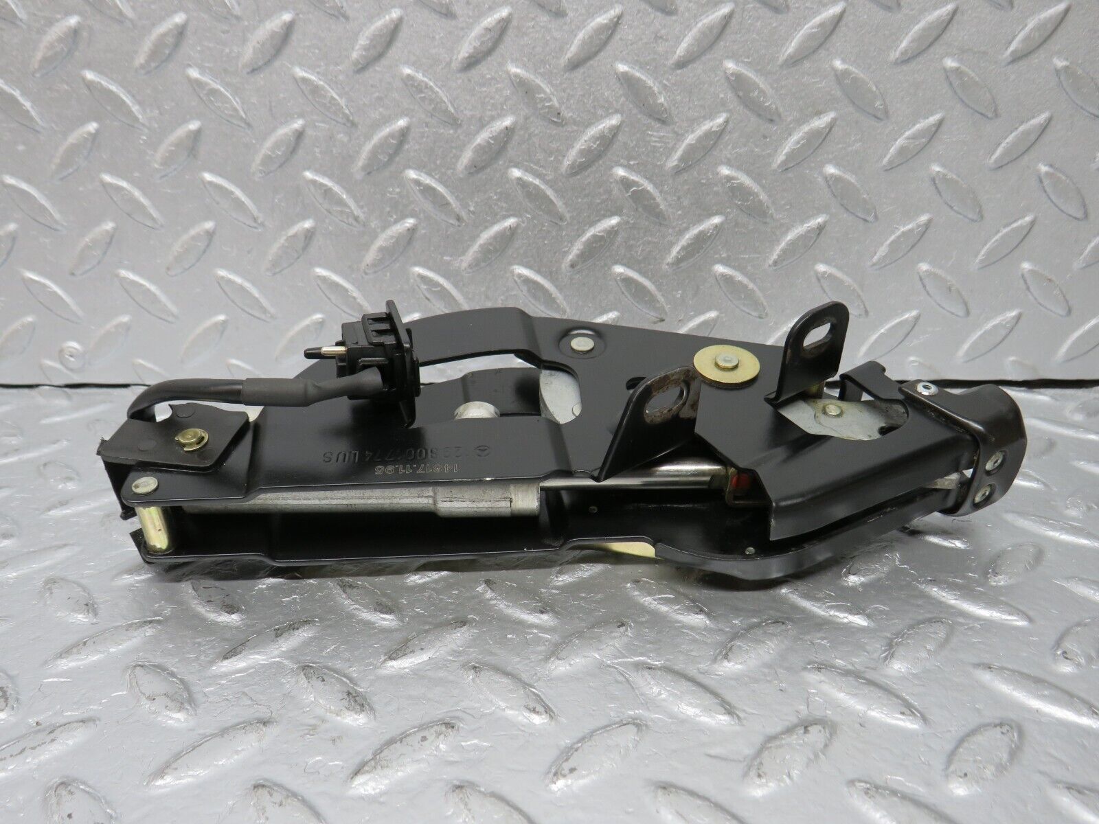 39613 Mercedes-Benz R129 320SL Coupe Rear Right Roof Lock Mechanism 1298001774