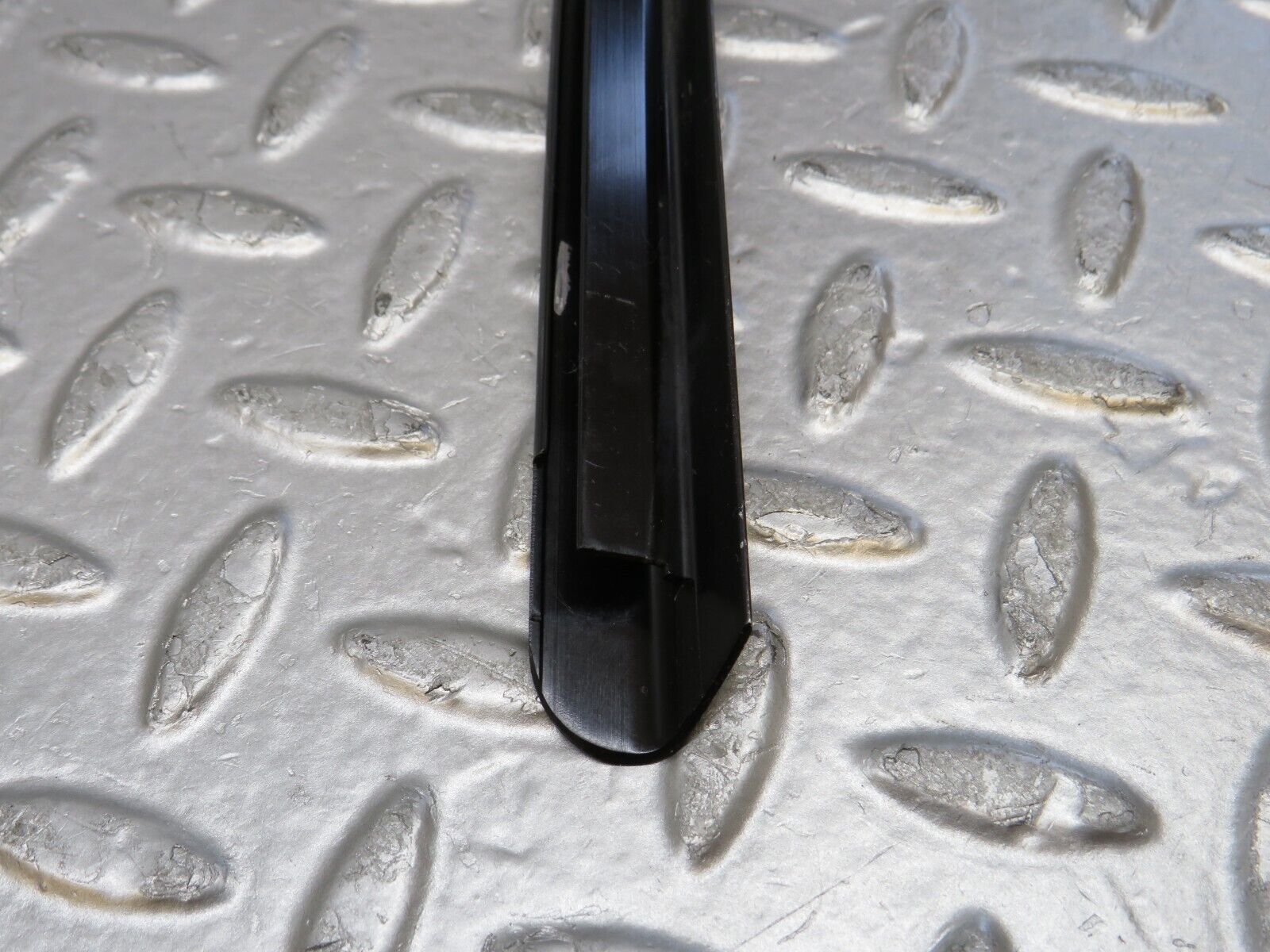 35082 Mercedes-Benz W210 320E Rear Right Door Window Exterior Trim