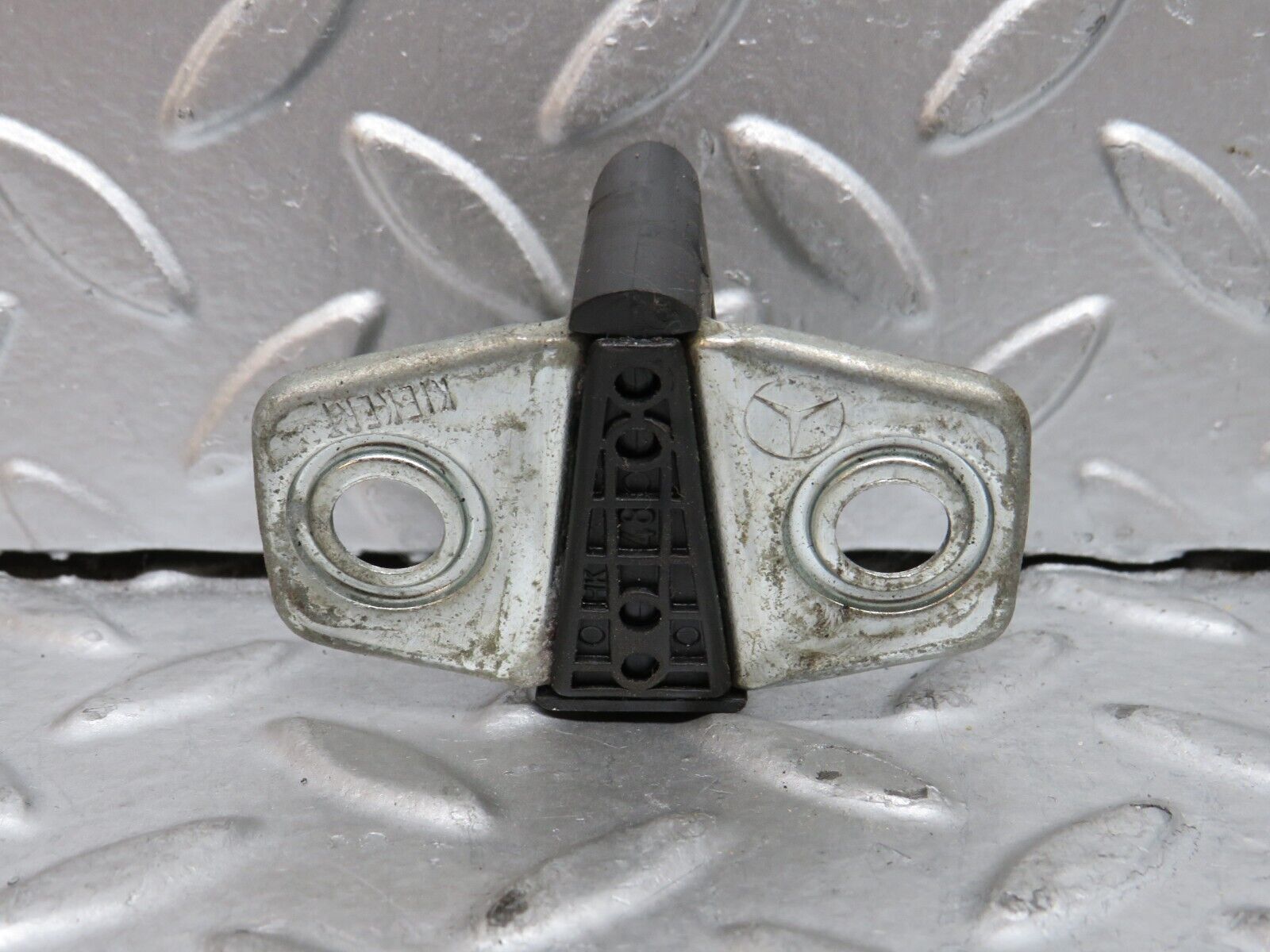 29123 Mercedes-Benz C124 320CE Coupe Door Lock Latch