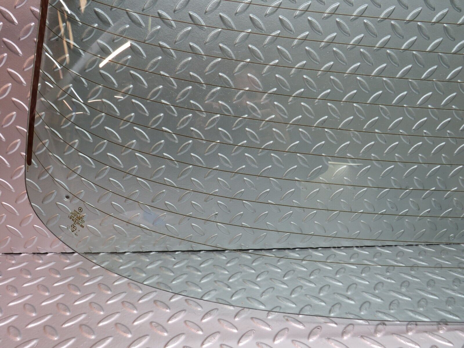 28110 Mercedes-Benz W123 280E Rear Heated Windscreen Glass