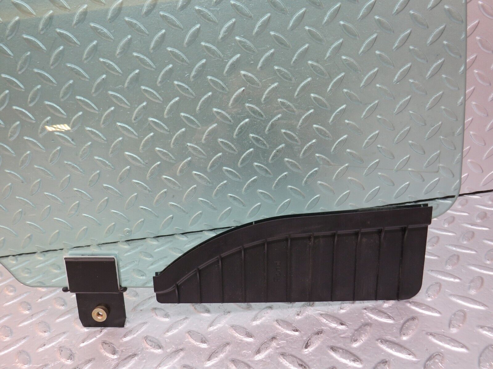 35166 Mercedes-Benz W221 Rear Right Door Window Glass