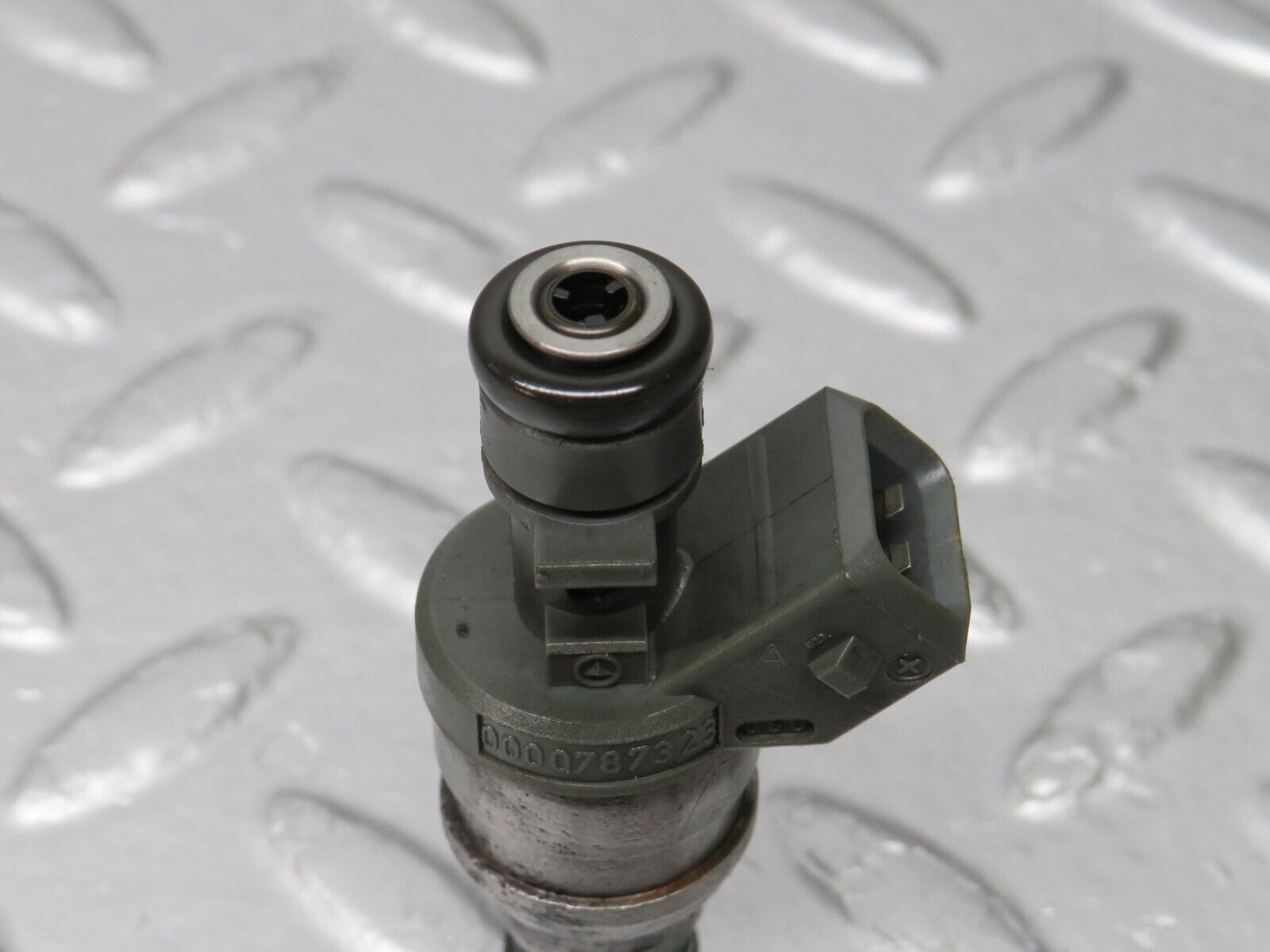 38143 Mercedes-Benz A124 320E Cabriolet Fuel Injector Bosch 0280155209 0000787323