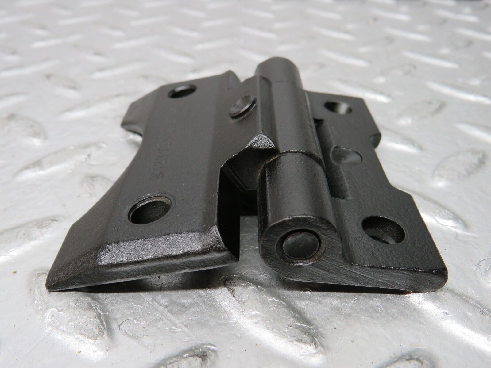 26868 Mercedes-Benz W123 240D Door Hinge Pair 1237200037