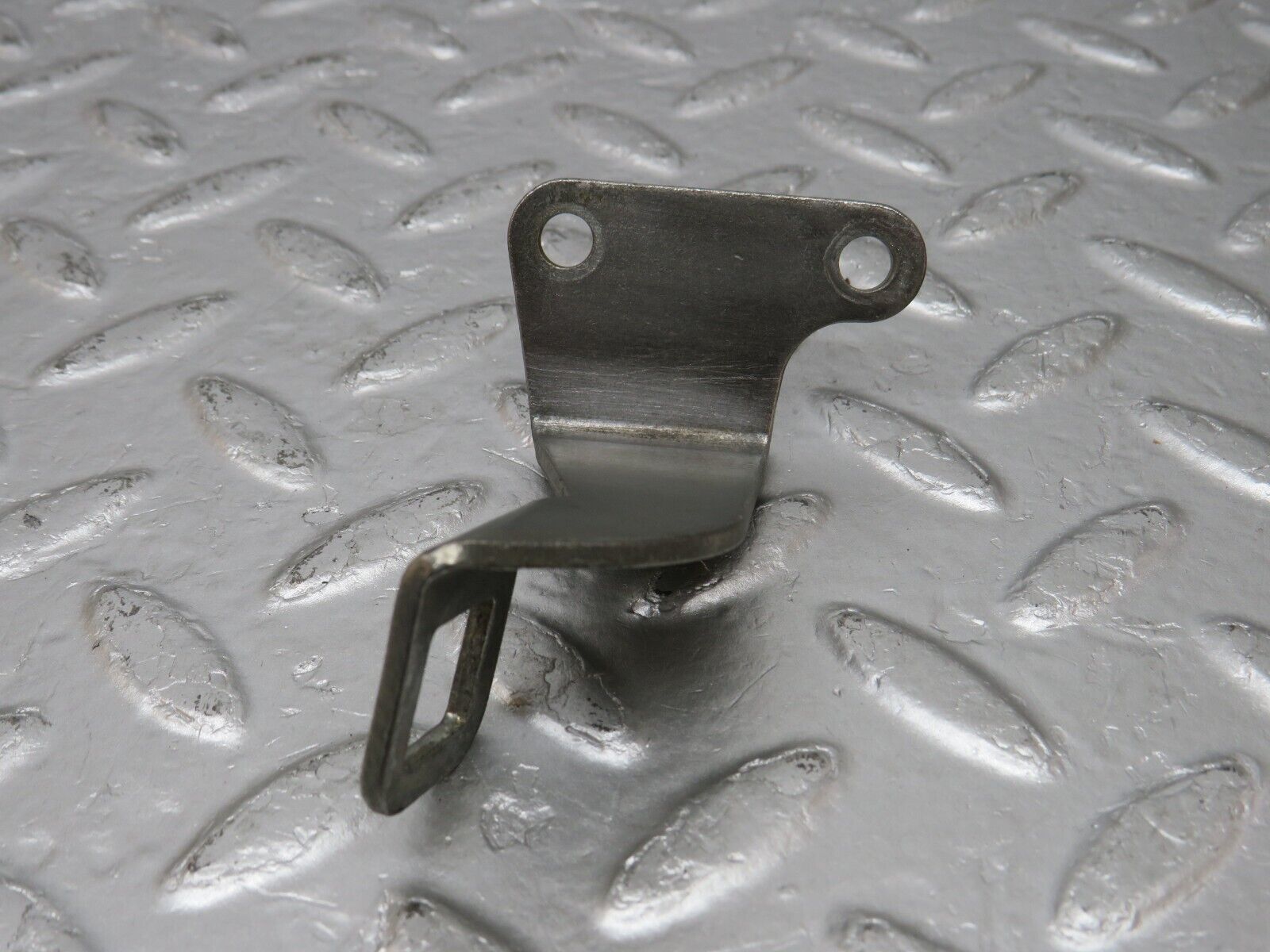 34189 Mercedes-Benz W124 260E Accelerator Cable Bracket Holder