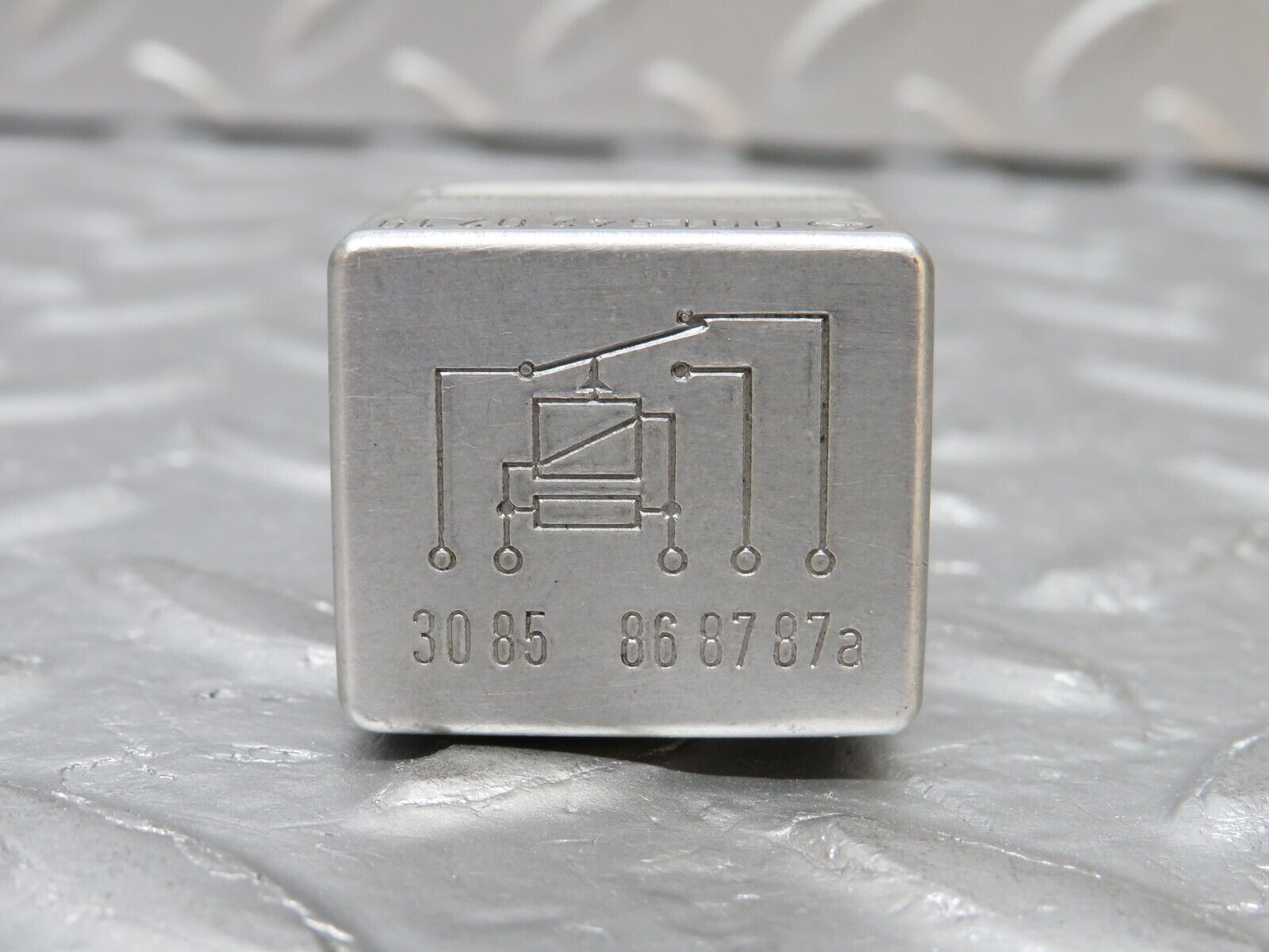 32405 Mercedes-Benz S124 300TE Wagon Multi Purpose Relay 0015420219