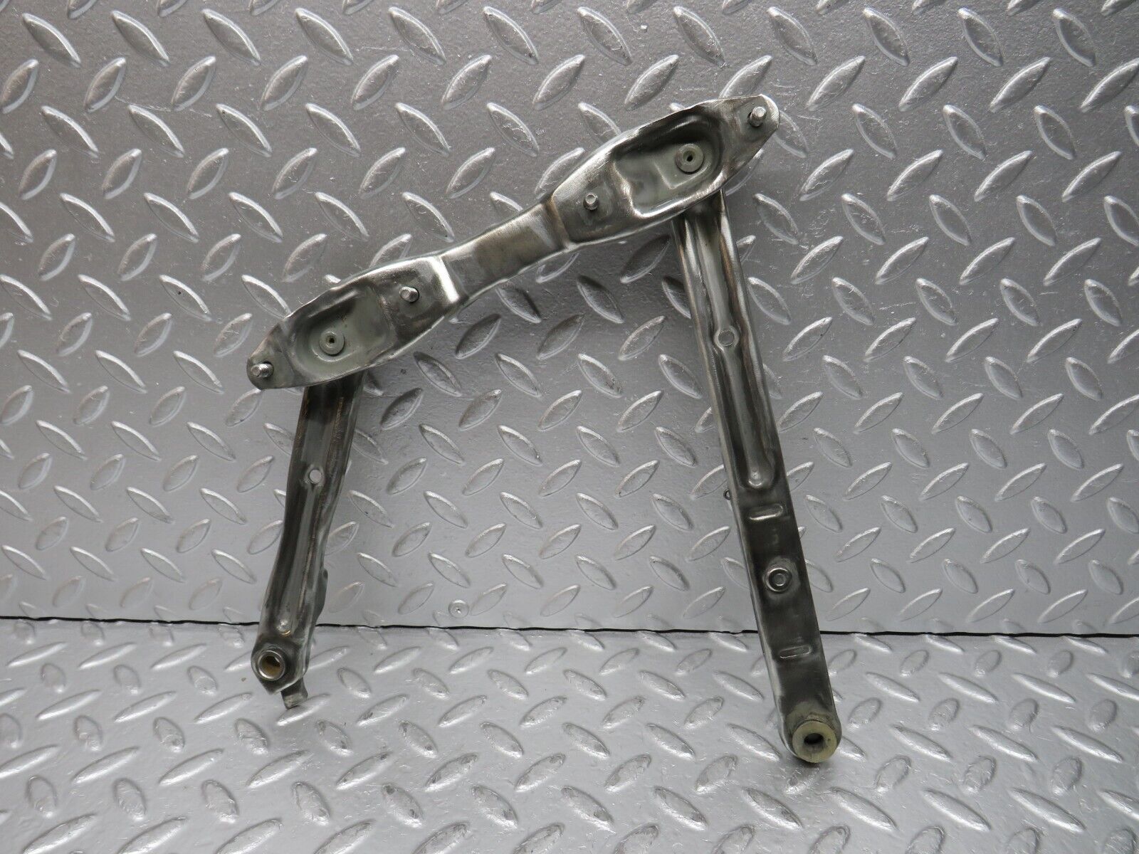 31660 Mercedes-Benz W201 190LE 1.8L Bonnet Hinge Left Side