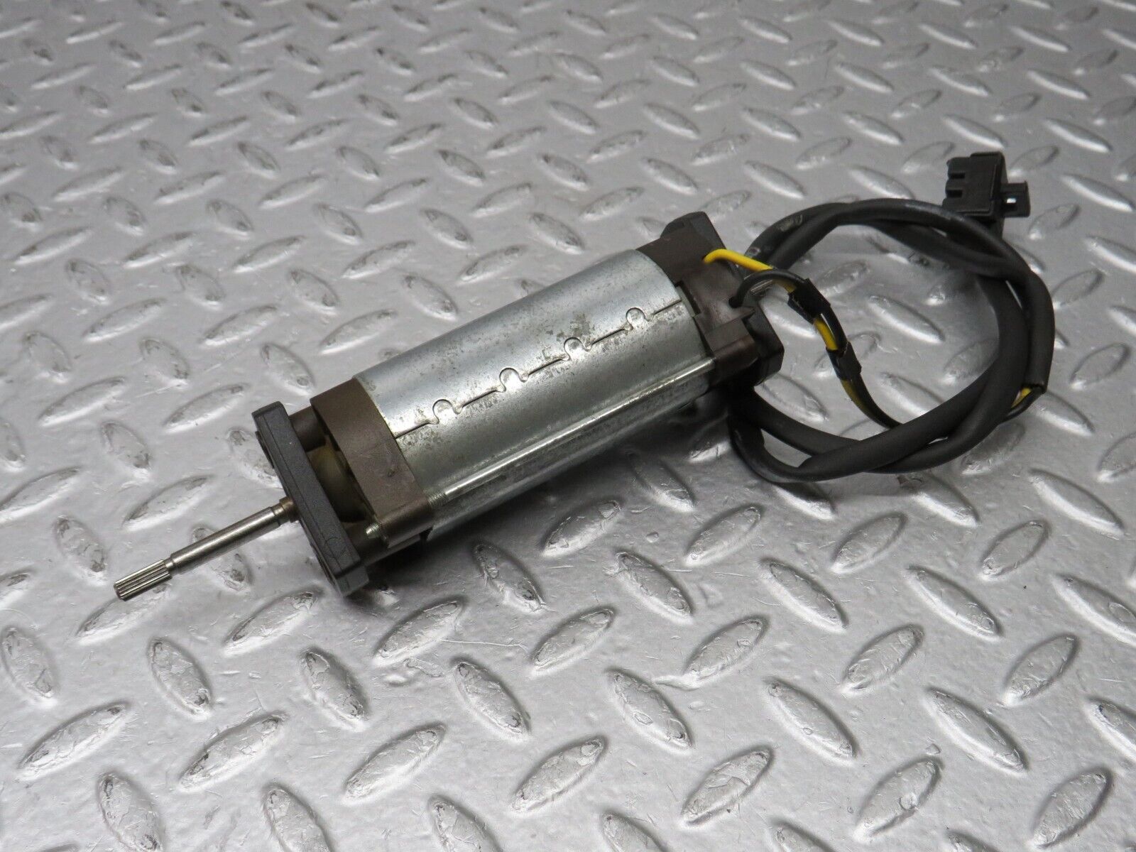 36847 Mercedes-Benz R129 300SL-24 Front Left Seat Adjustment Motor Bosch 1298205542 0130008032