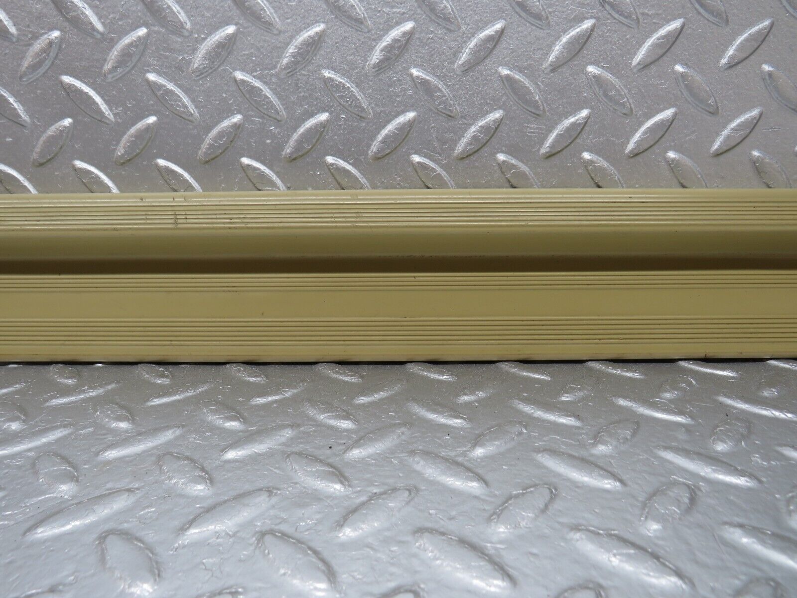 33981 Mercedes-Benz W124 260E Rear Left Door Sill Beige