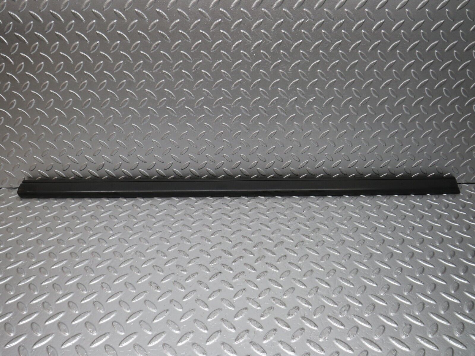 32299 Mercedes-Benz S124 300TE Wagon Front Right Door Lower Moulding Trim