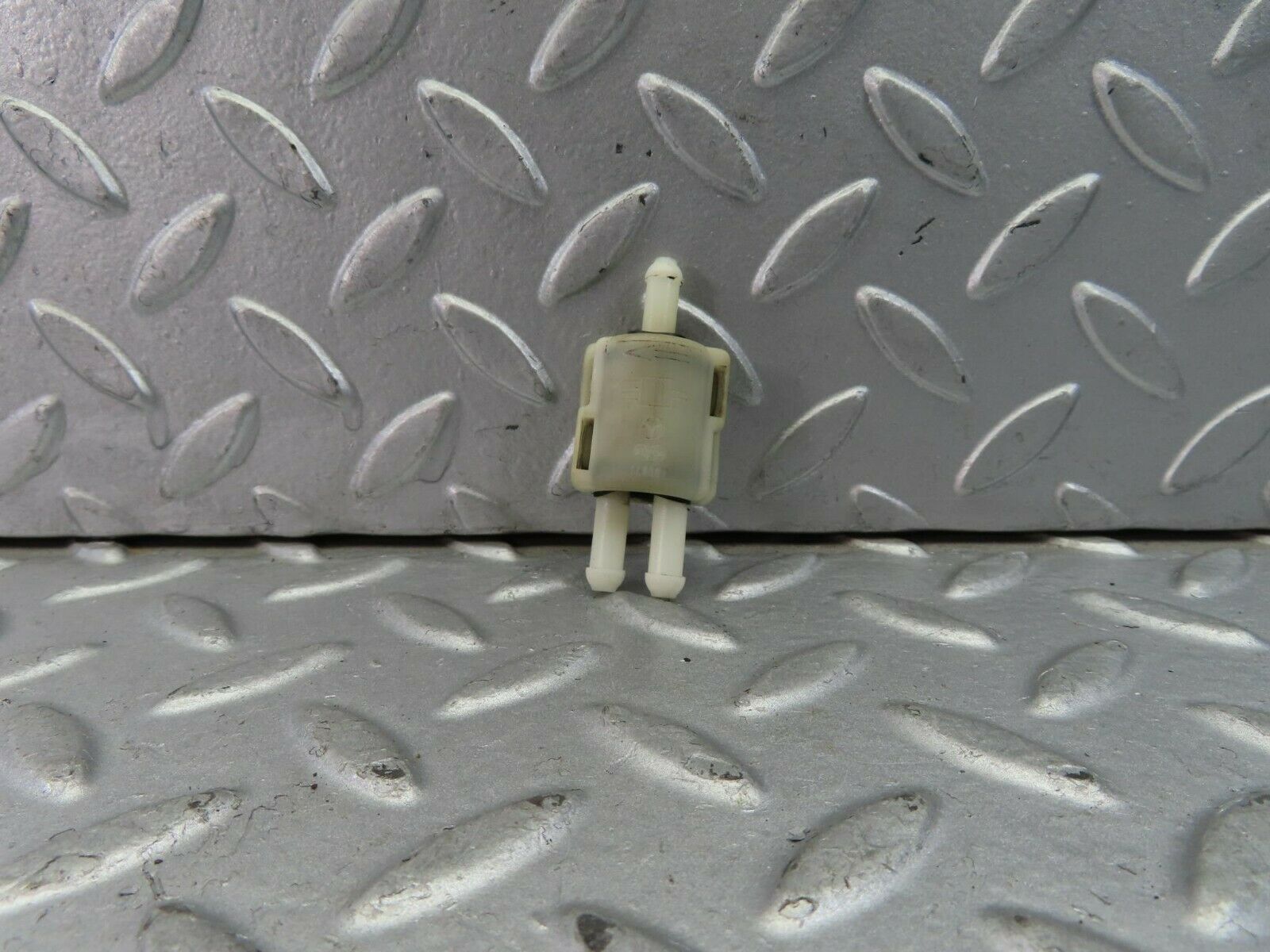 9739 Mercedes-Benz C123 280CE Coupe Windscreen Washer Valve